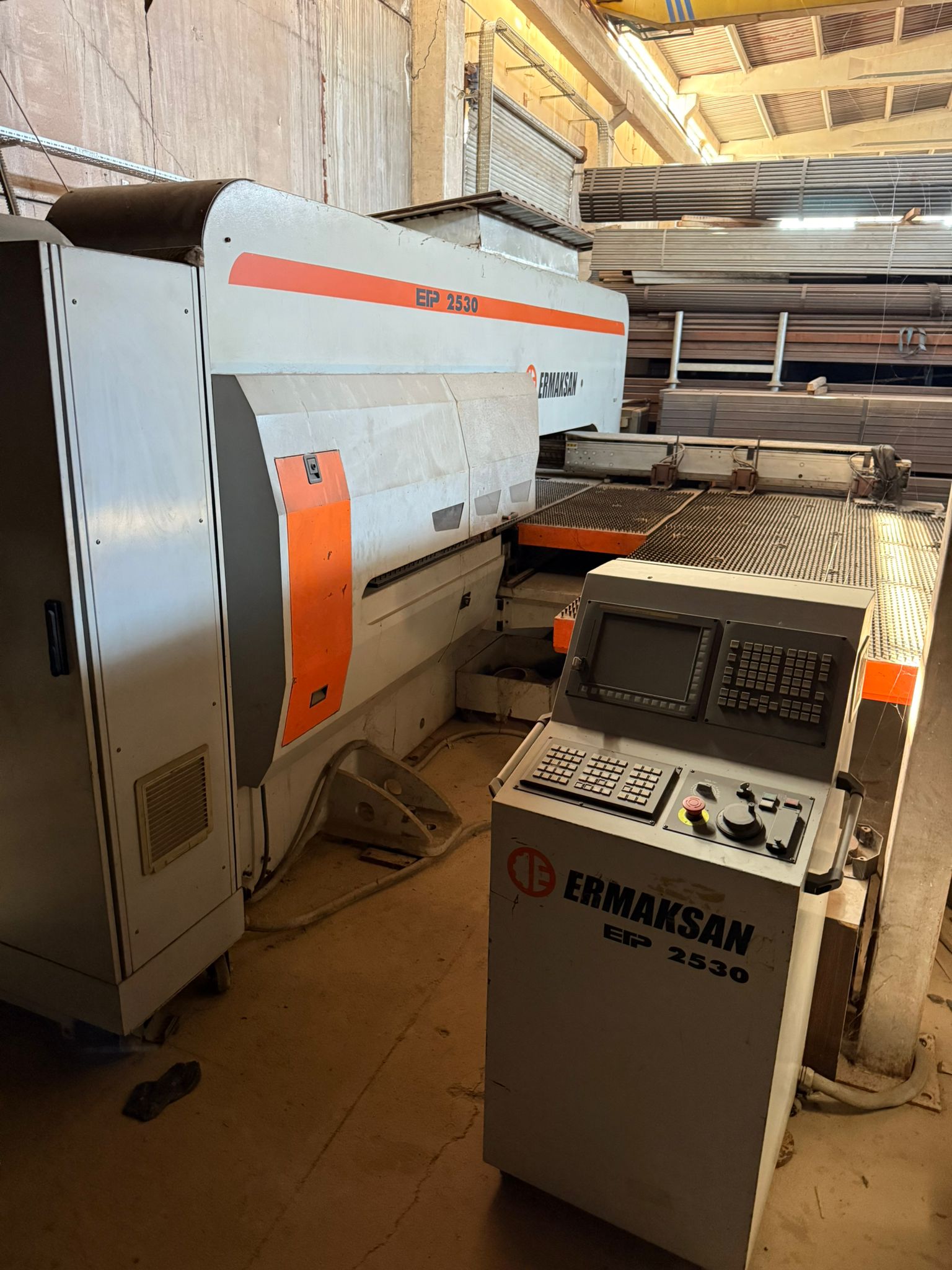 Poinçonneuse à cnc Ermak ETP 2530