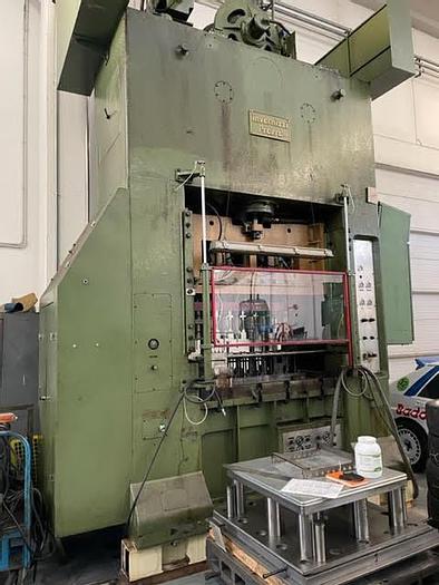 Presse mécanique INVERNIZZI TRANSFER DM équipée d'un transfert à 8 stations modèle DGM T150