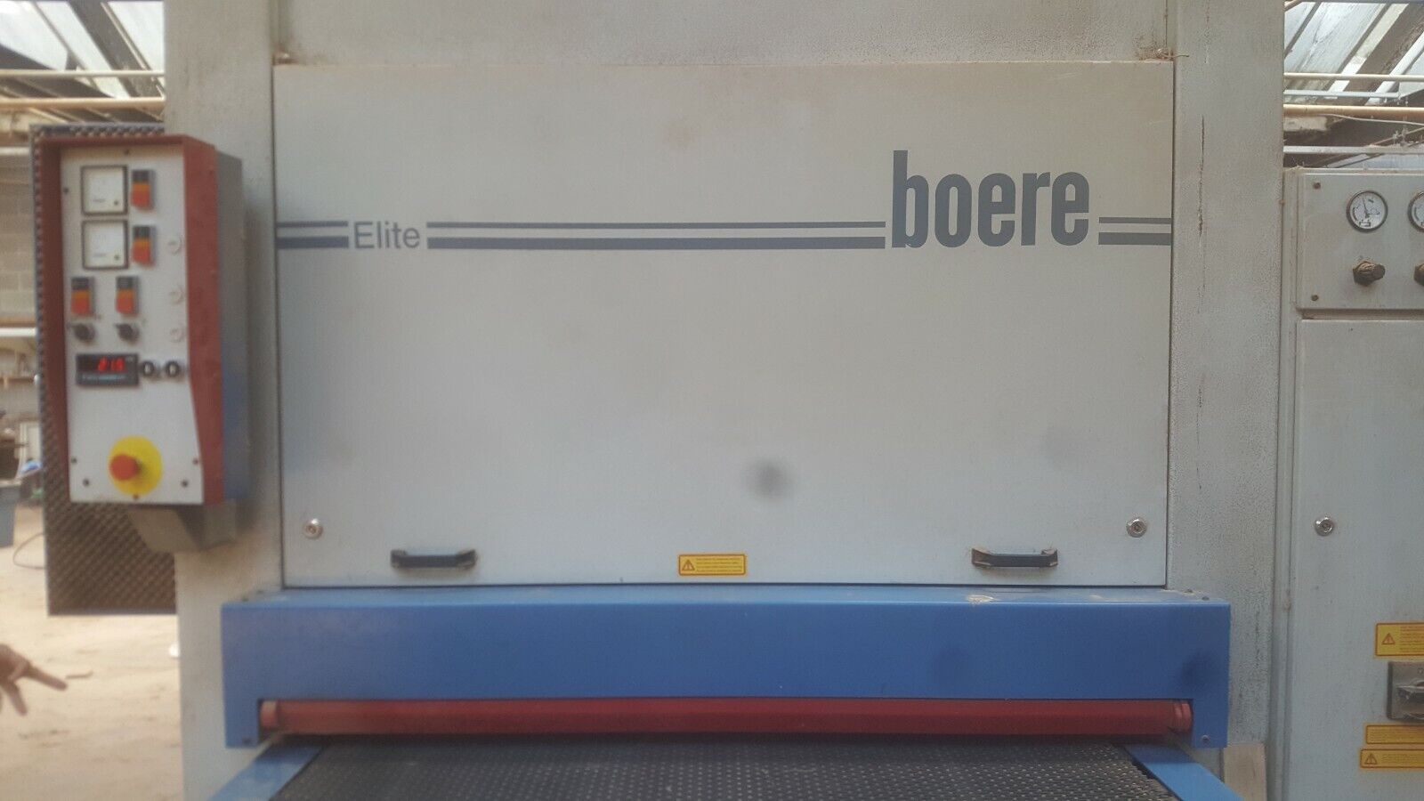 Ponceuse calibreuse large bande BOERE ELITE TKK 1300MM WIDE BELT SANDER Faible nombre d'heures