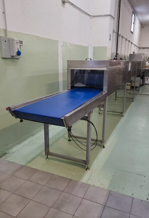 Tunnel de refroidissement FBM pour œufs de Pâques, chocolats, biscuits, etc. et machine à tempérer le chocolat 'masetria' FBM