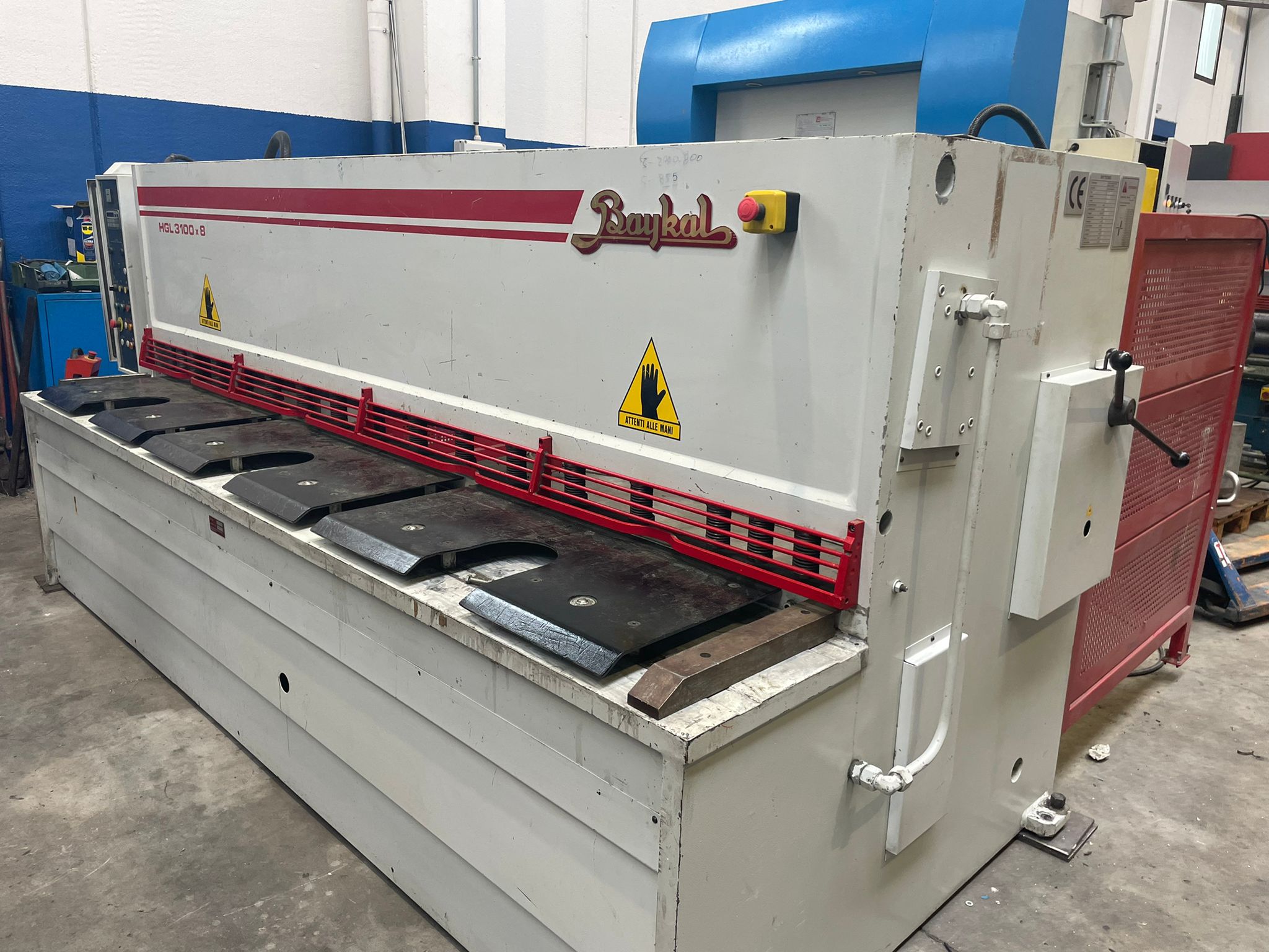Cisaille guillotine hydraulique Baykal HGL 3100×8