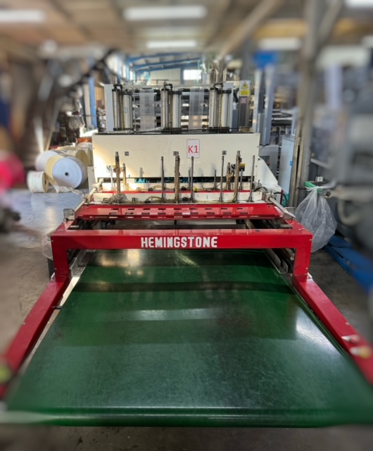 HEMINGSTONE 1100 ST3 Machine de fabrication de sacs pour T-shirts à refendage à chaud à trois lignes