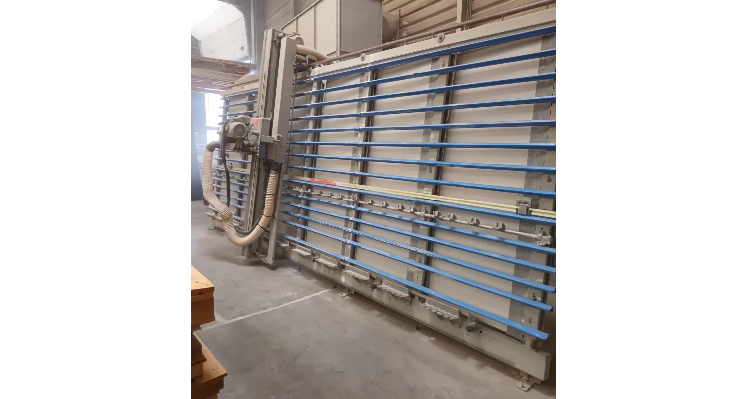 SCIE VERTICALE À PANNEAUX ELECTRIQUE & PNEUMATIQUE GMC KGS 660S