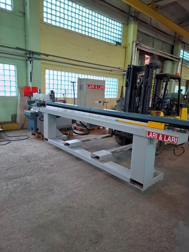 Lari et Lari 1B/1K-M Machine à mortaiser les rainures CNC