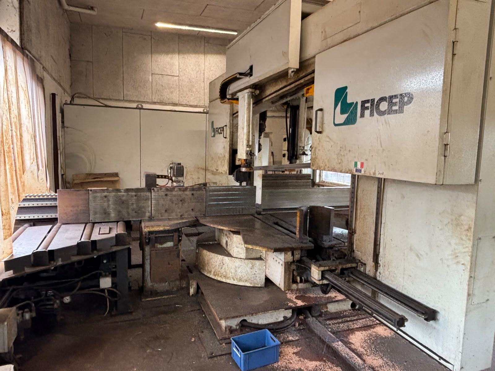 Scie à ruban FICEP KI 15L pour le métal