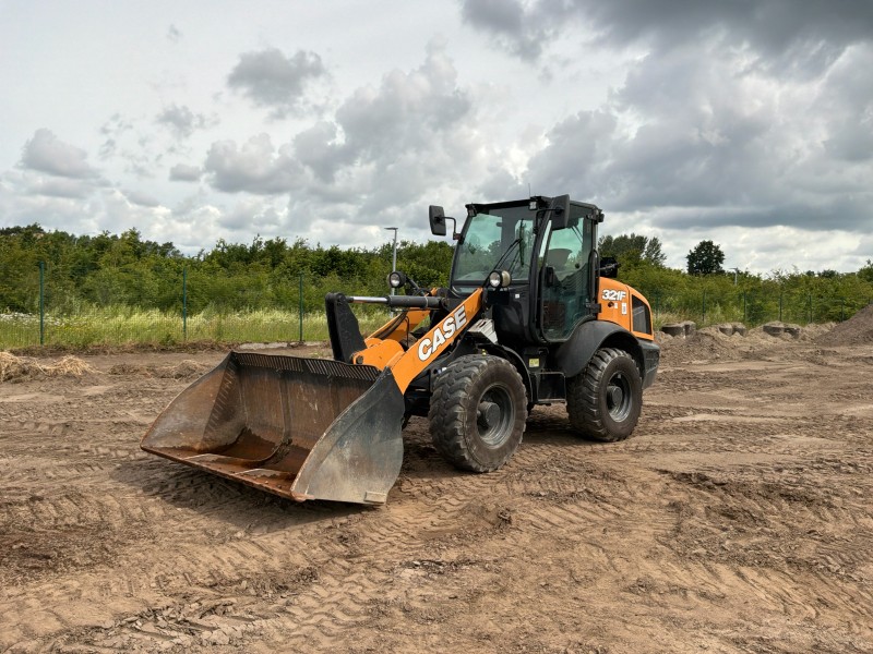 Machine de tôlerie Case 321F