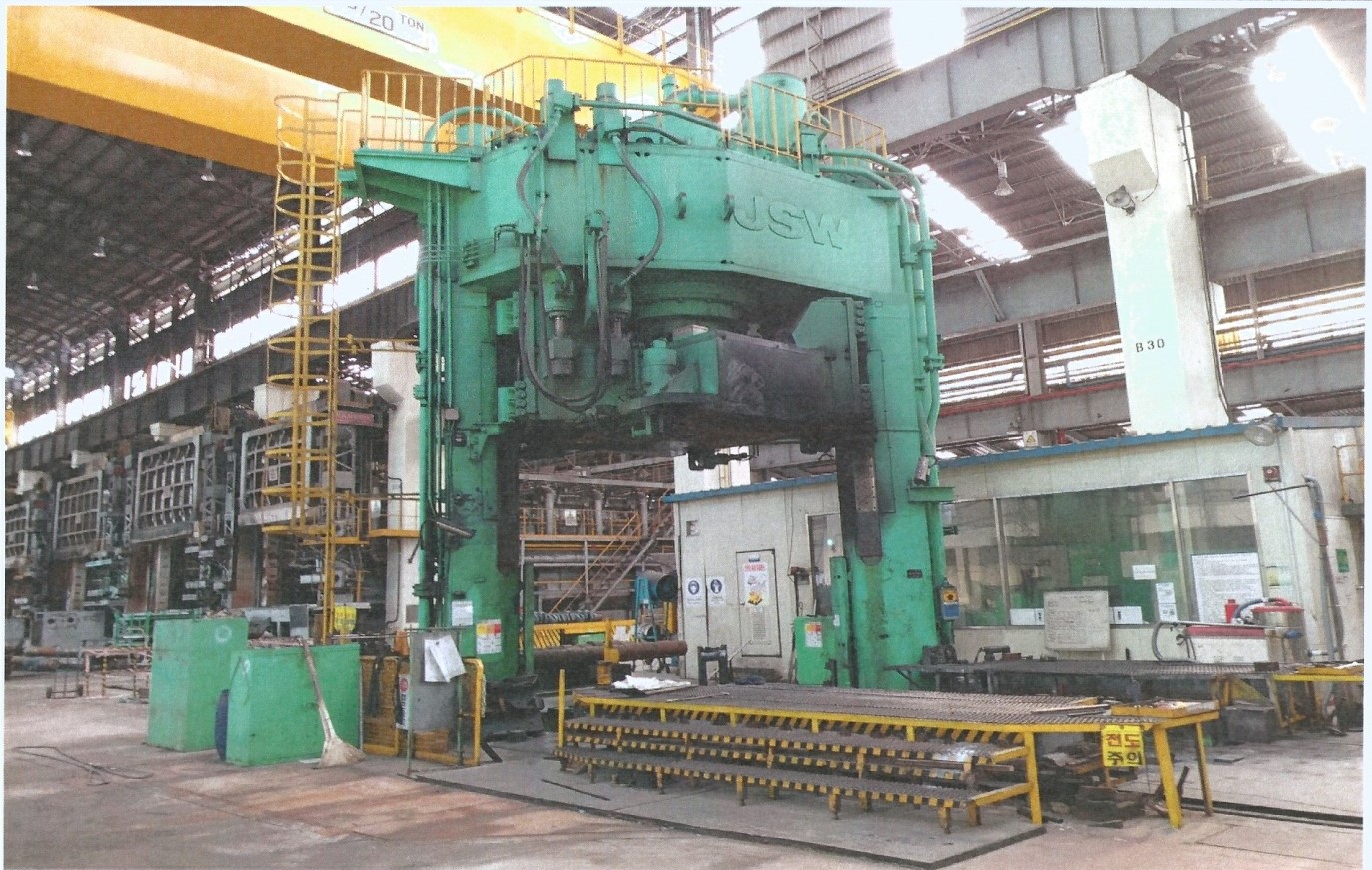 Presse JSW 2500 tons
