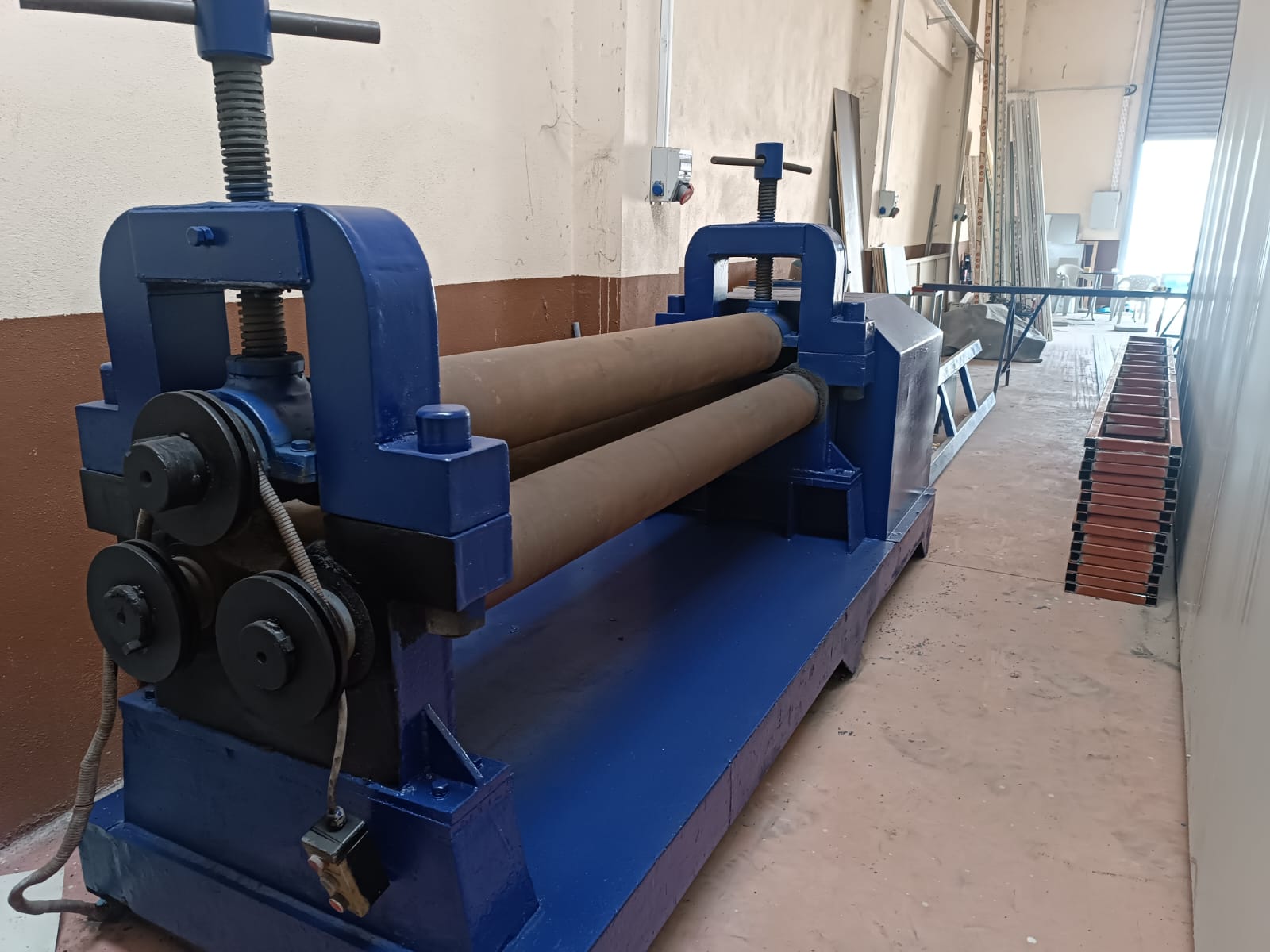 MACHINE À CYLINDRE PLIANT 3 BOULES (230 mm de diamètre)