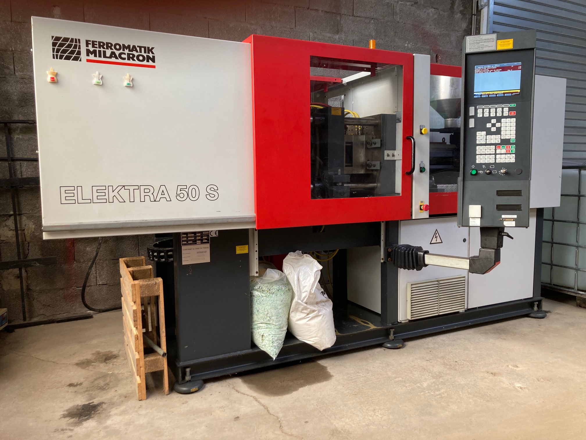 Presse à injecter Ferromatik Milacron Elektra 50-S année 1998 / 8816 heures garanties. Faible nombre d'heures