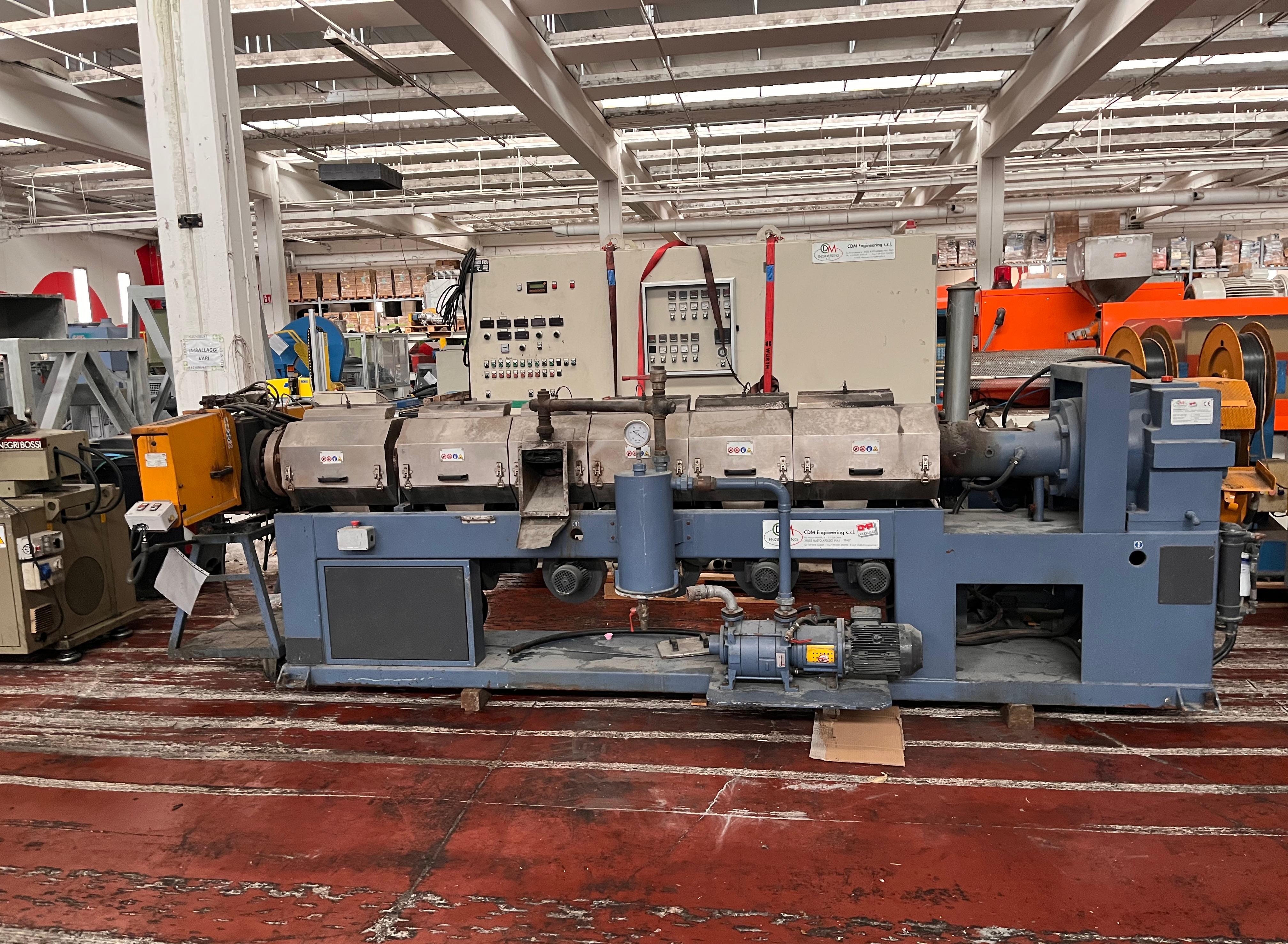 Extrudeuse monovis CDM Engineering srl ES-105 Faible nombre d'heures