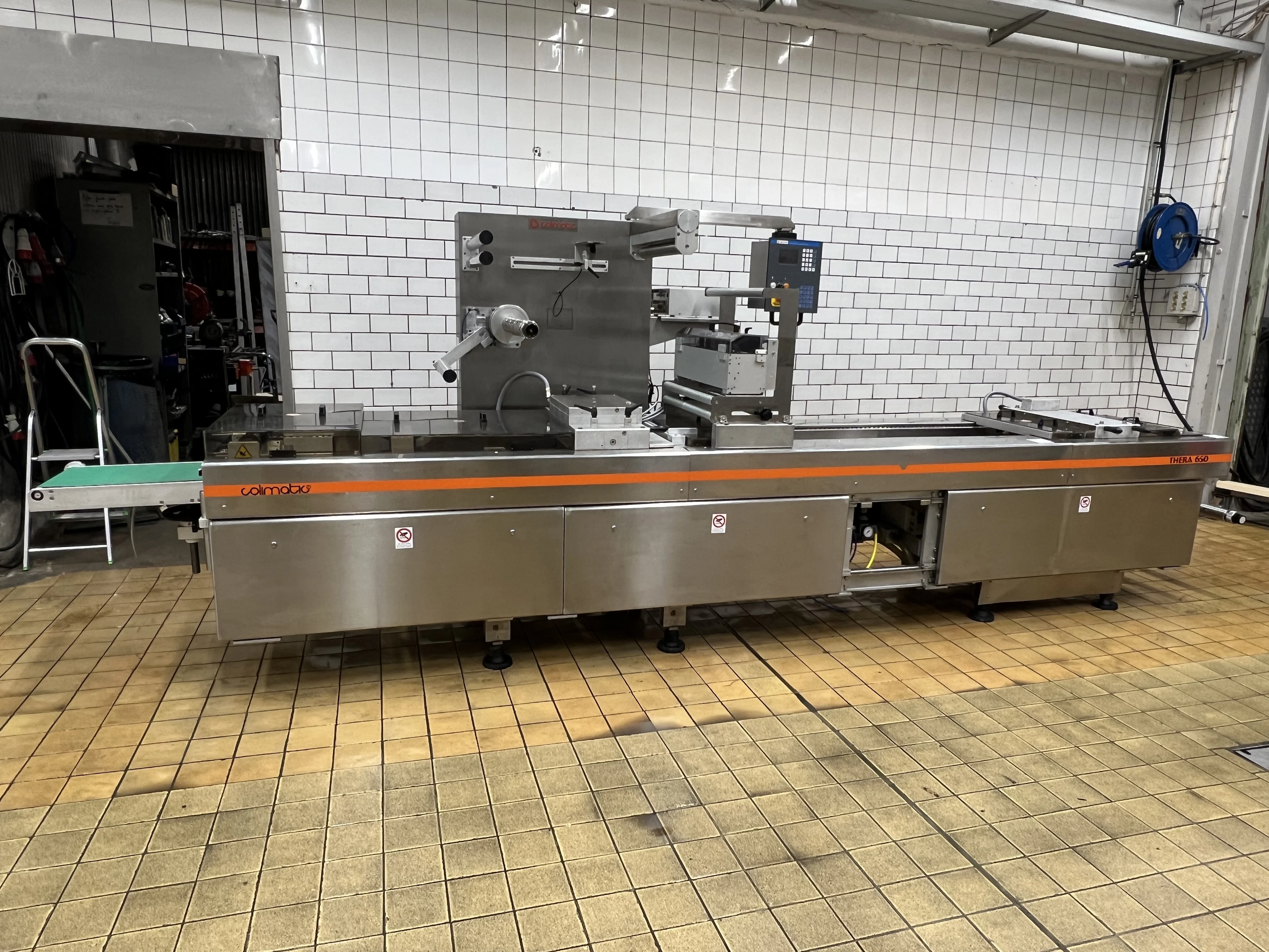 Ligne de formage remplissage operculage COLIMATIC THERA 650