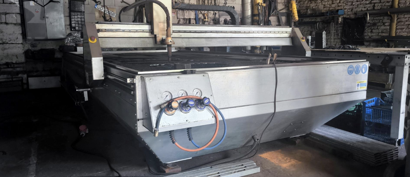 Machine de découpe plasma / gaz CORMAK VOLCUT 4000x2000 Faible nombre d'heures