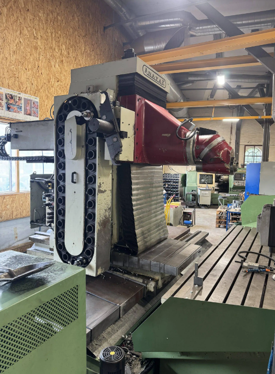 Fraiseuse à banc fixe ANAYAK HVM-3300 d'occasion