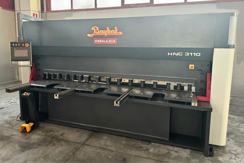 Cisaille guillotine hydraulique BAYKAL HNC 3110