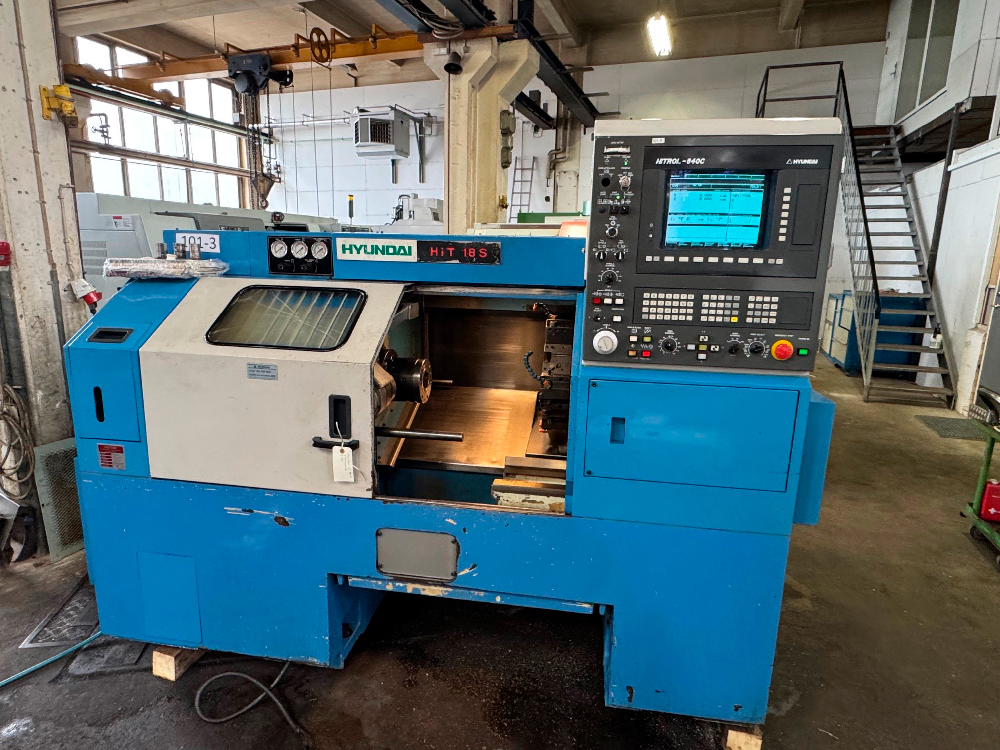 Tour cnc avec outils fixes Hyundai HIT 18S d'occasion