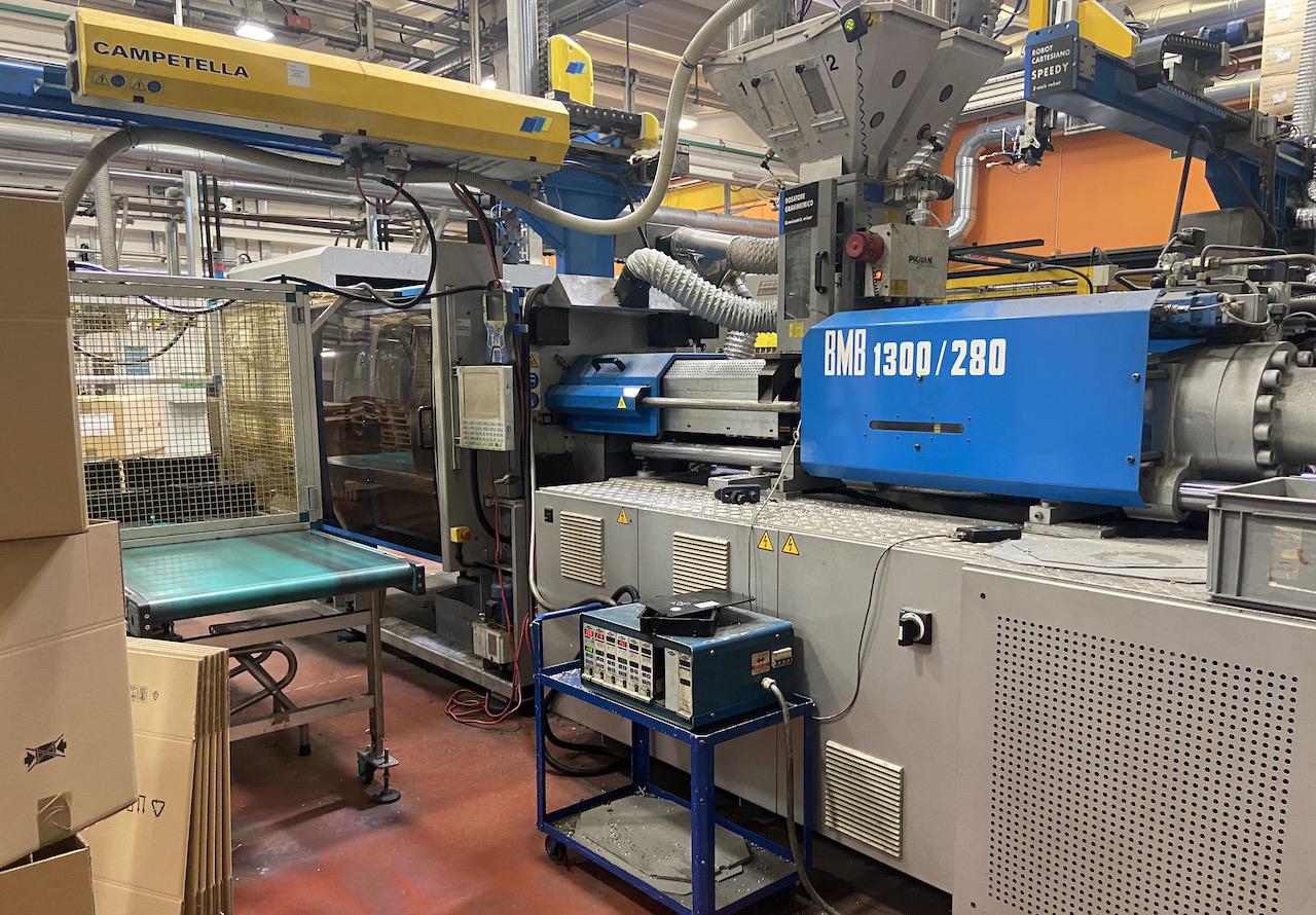 Presse à injecter BMB KW 280 / 1300