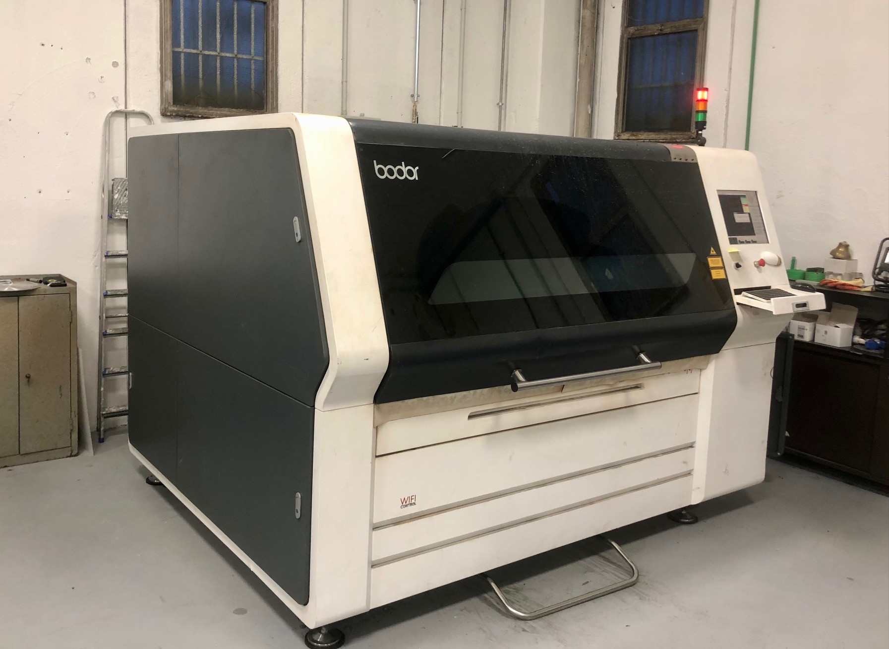 Machine de découpe laser BODOR I7 Faible nombre d'heures