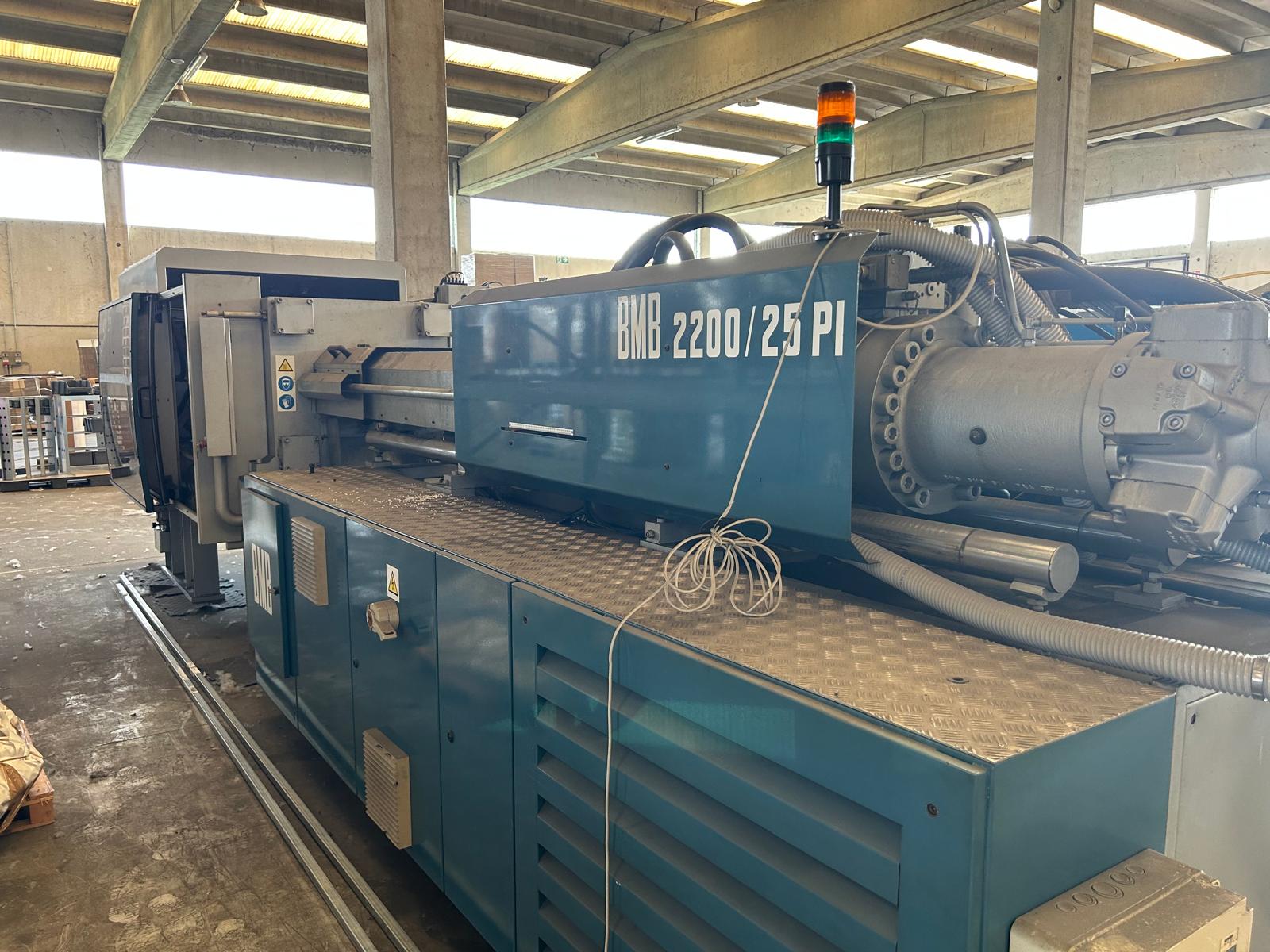 Presse à injecter BMB KW25PI MC3 250 TON