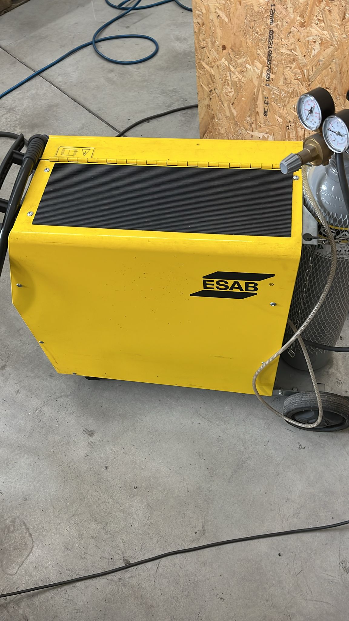 Appareil à souder ESAB MIG C250 3PH