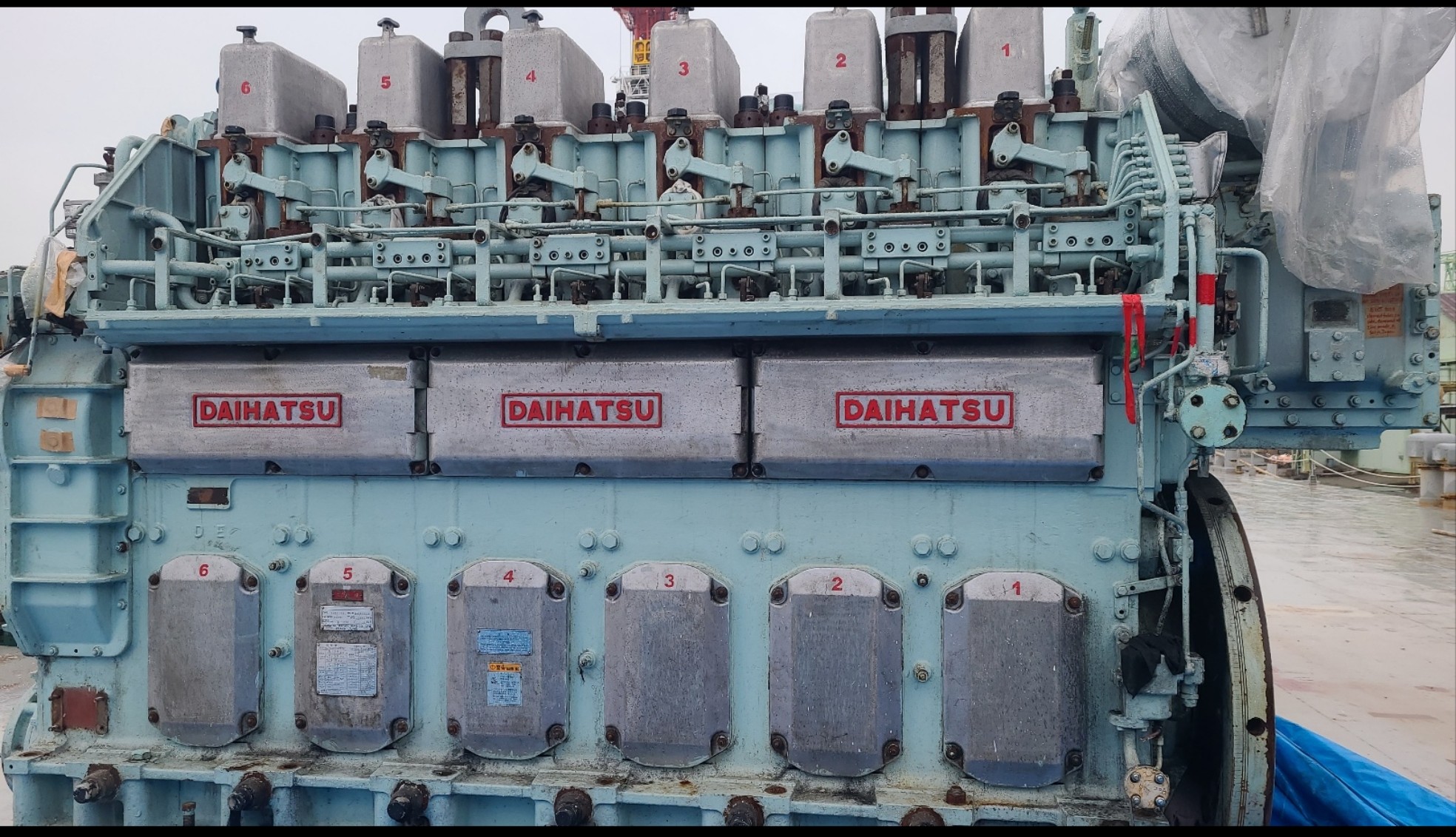 Moteur Daihatsu 6DKM-26 avec hélice de type Z, boîte de vitesses.