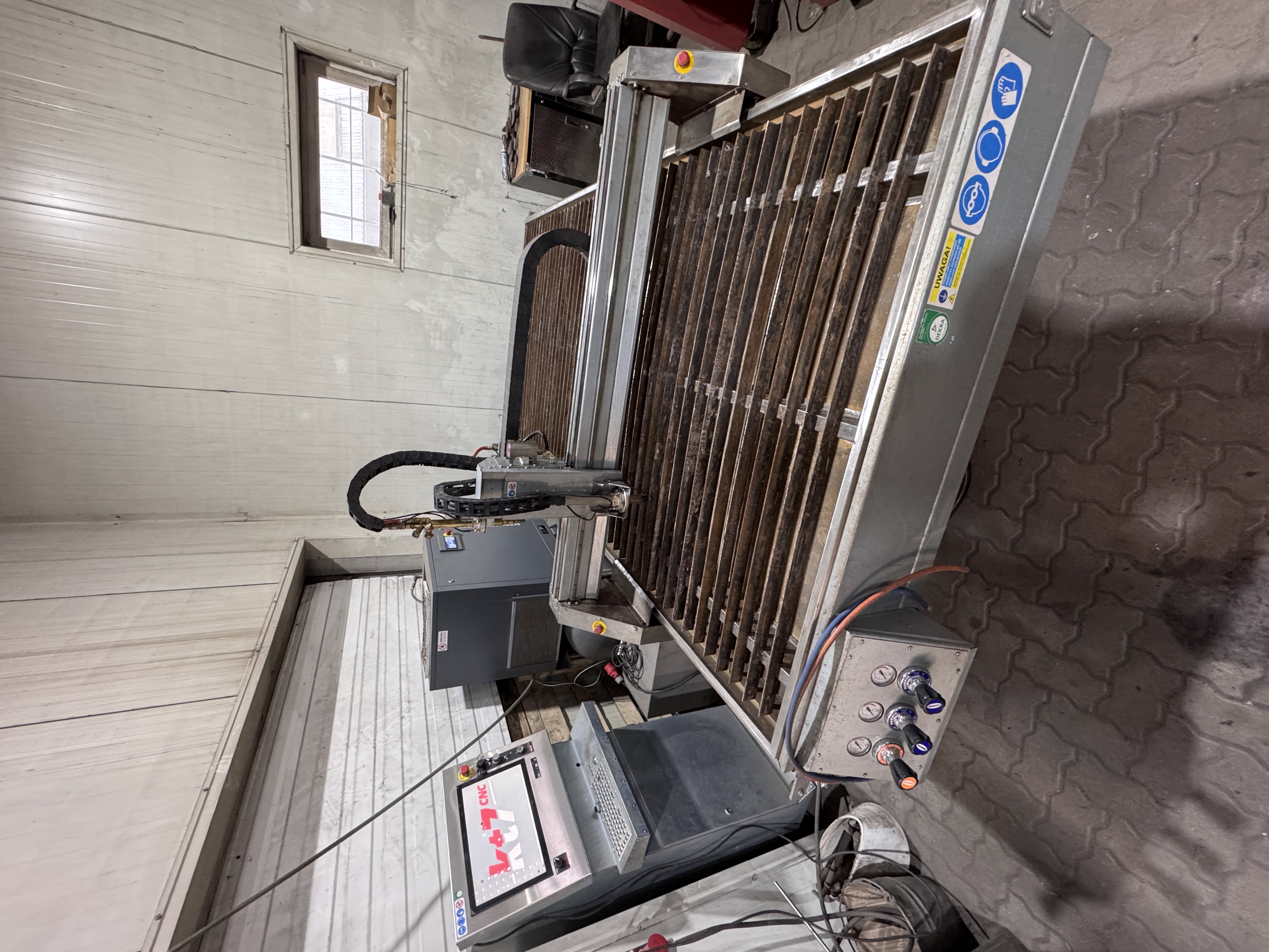 Machine de découpe plasma / gaz KT7 KVPG 150-300 Volcut,