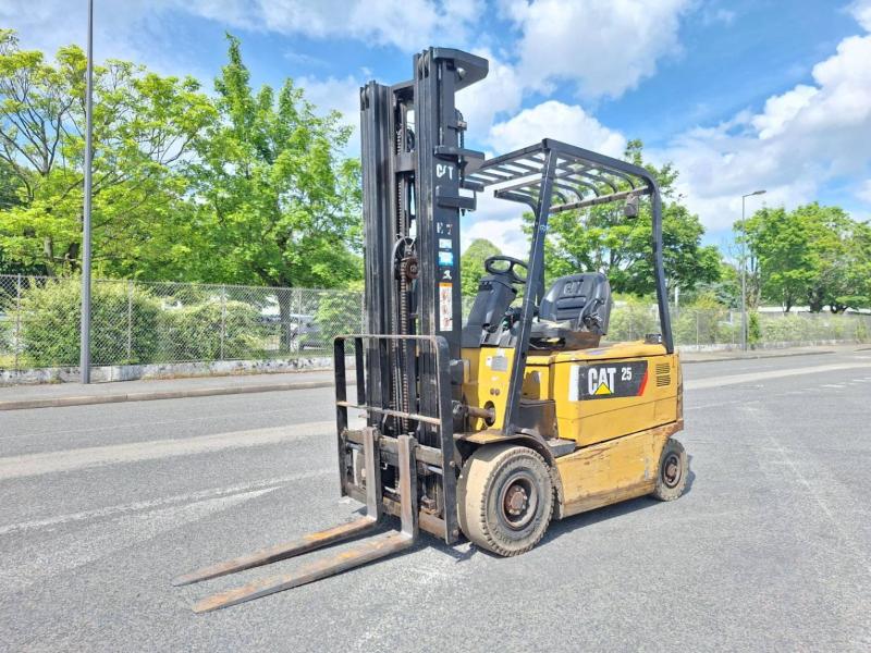 Chariot élévateur diesel Caterpillar EP25KP