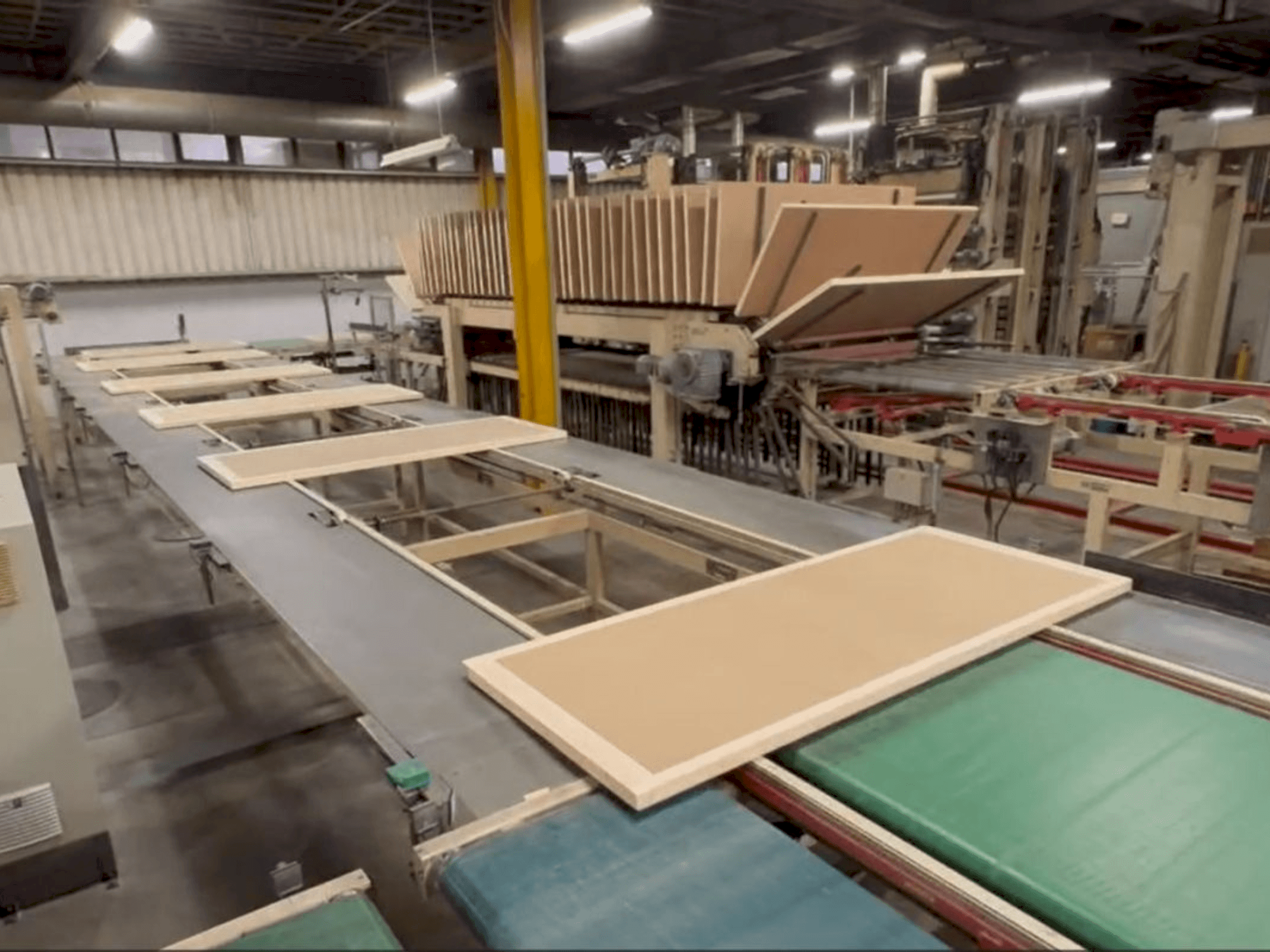 Ligne complète de production de portes en bois WILD