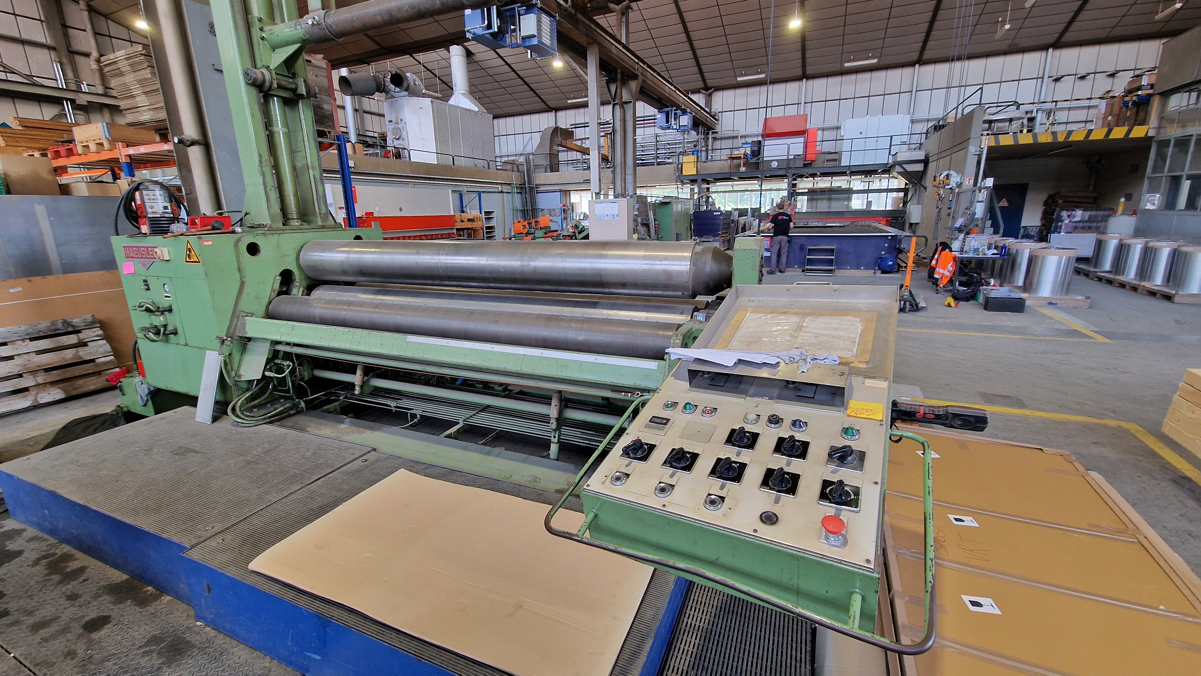 Rouleuse de tôle à 4 rouleaux Hausler VRN E HY 3000/8