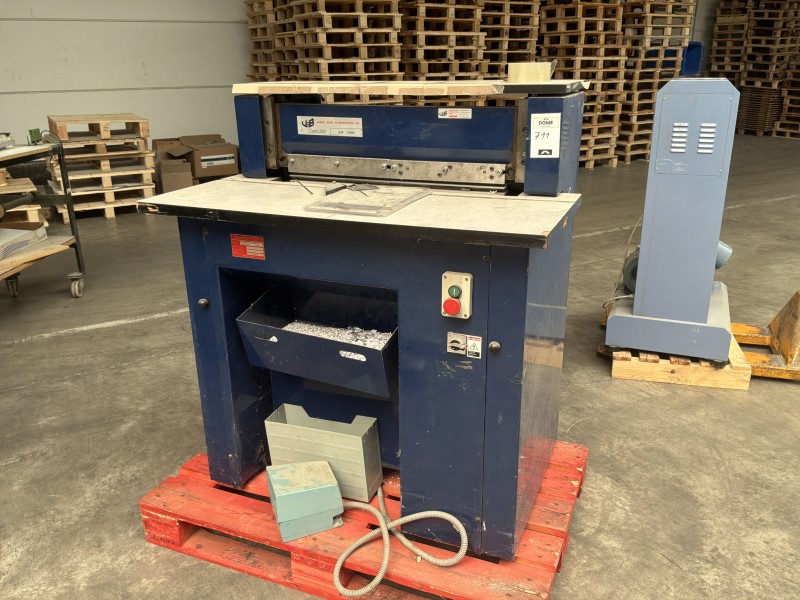 Machine de tôlerie James Burn EP 700