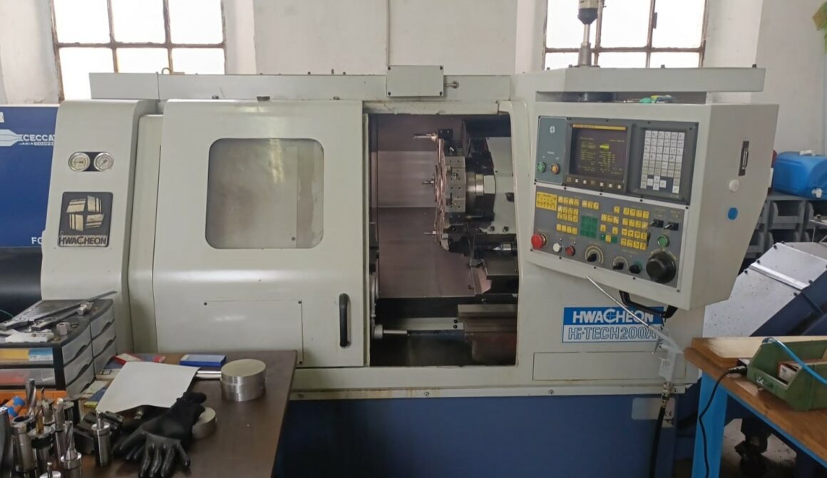 Tour cnc avec outils fixes Hwacheon HI TECH 200 A d'occasion