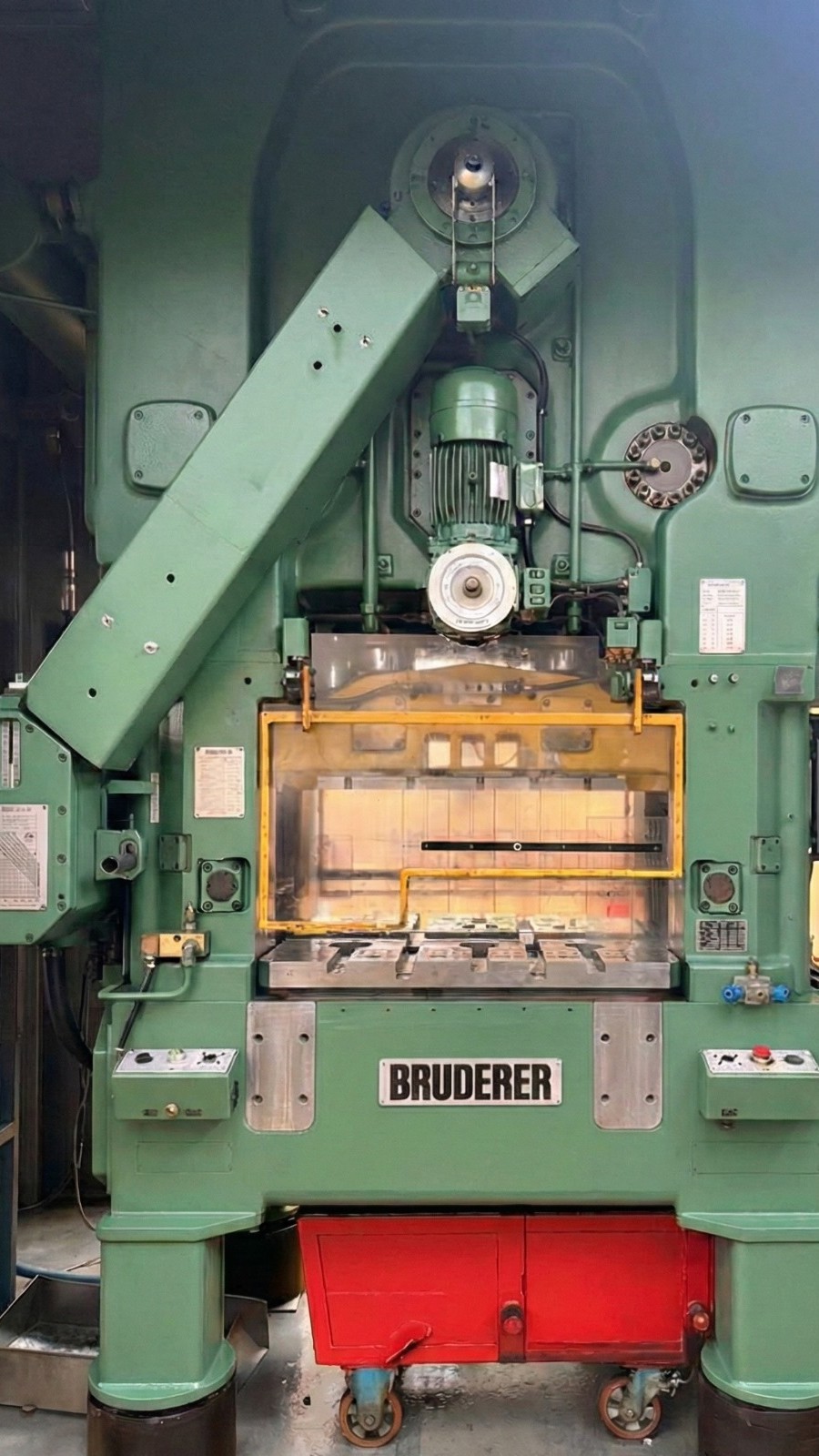 Presse à estamper BRUDERER BSTA 80