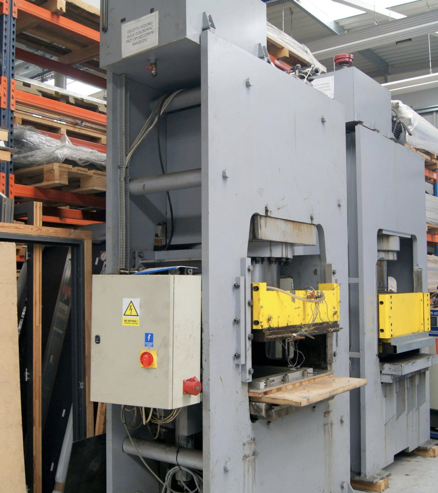 Presse hydraulique DIEFFENBACHER 350 T