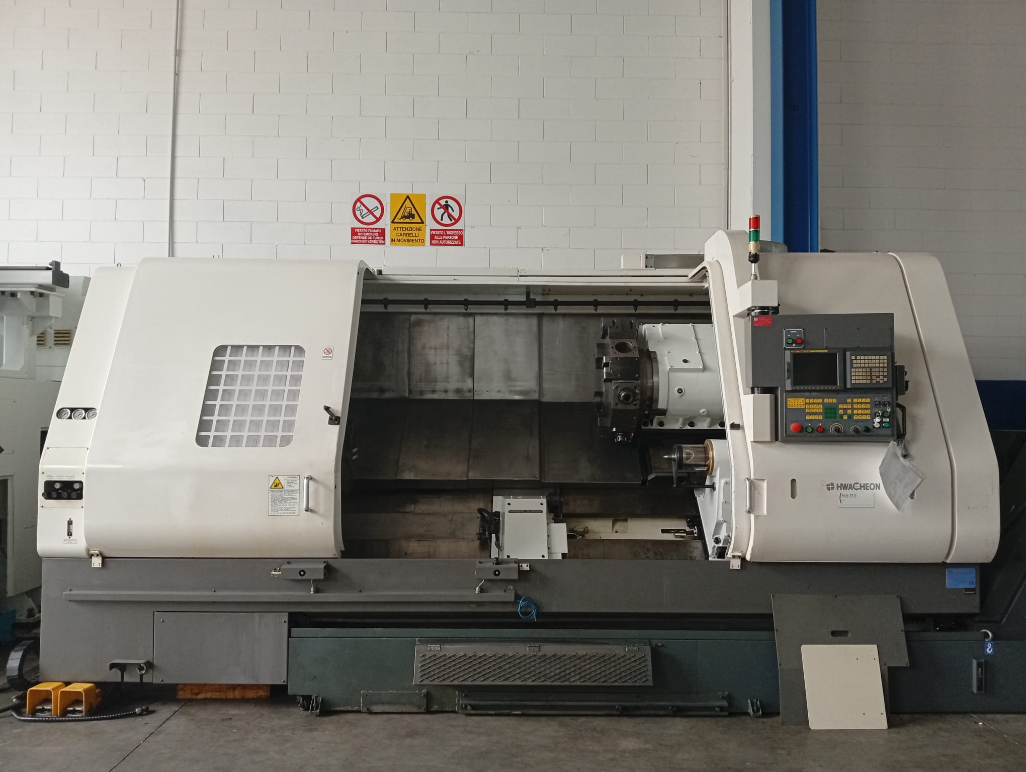 Tour motorisé cnc Hwacheon HI TECH 700 d'occasion
