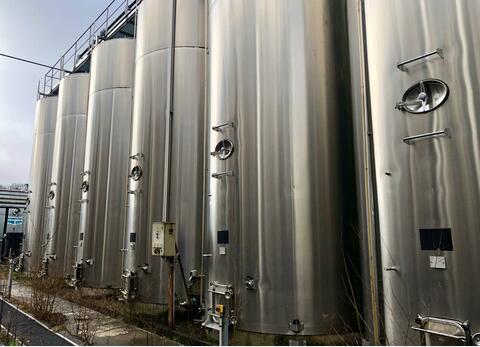 Cuve en acier inoxydable CTIA-304L - Stockage / fermentation - Fond plat incliné sur inverseur - 507 HL - 7 unités