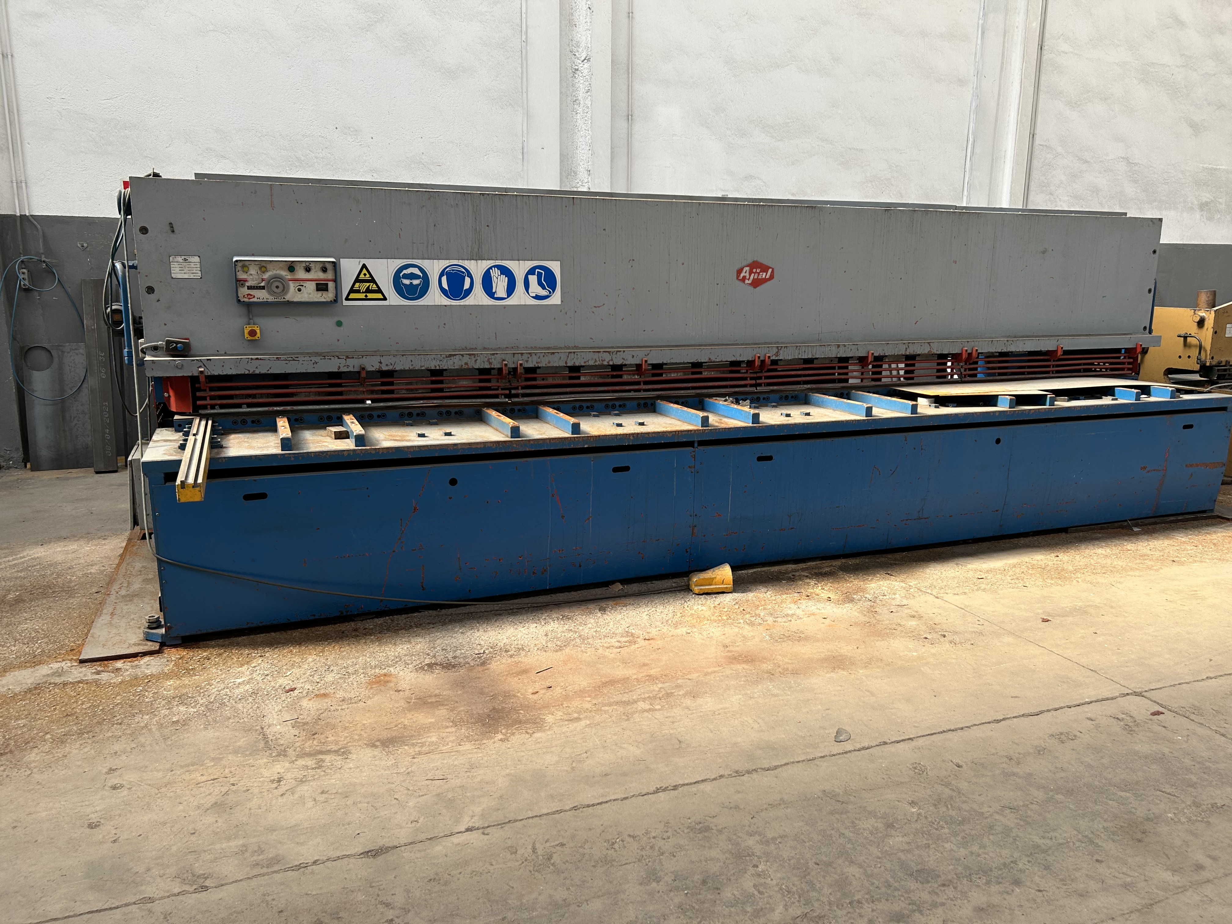 Cisaille guillotine hydraulique AJIAL CS-650