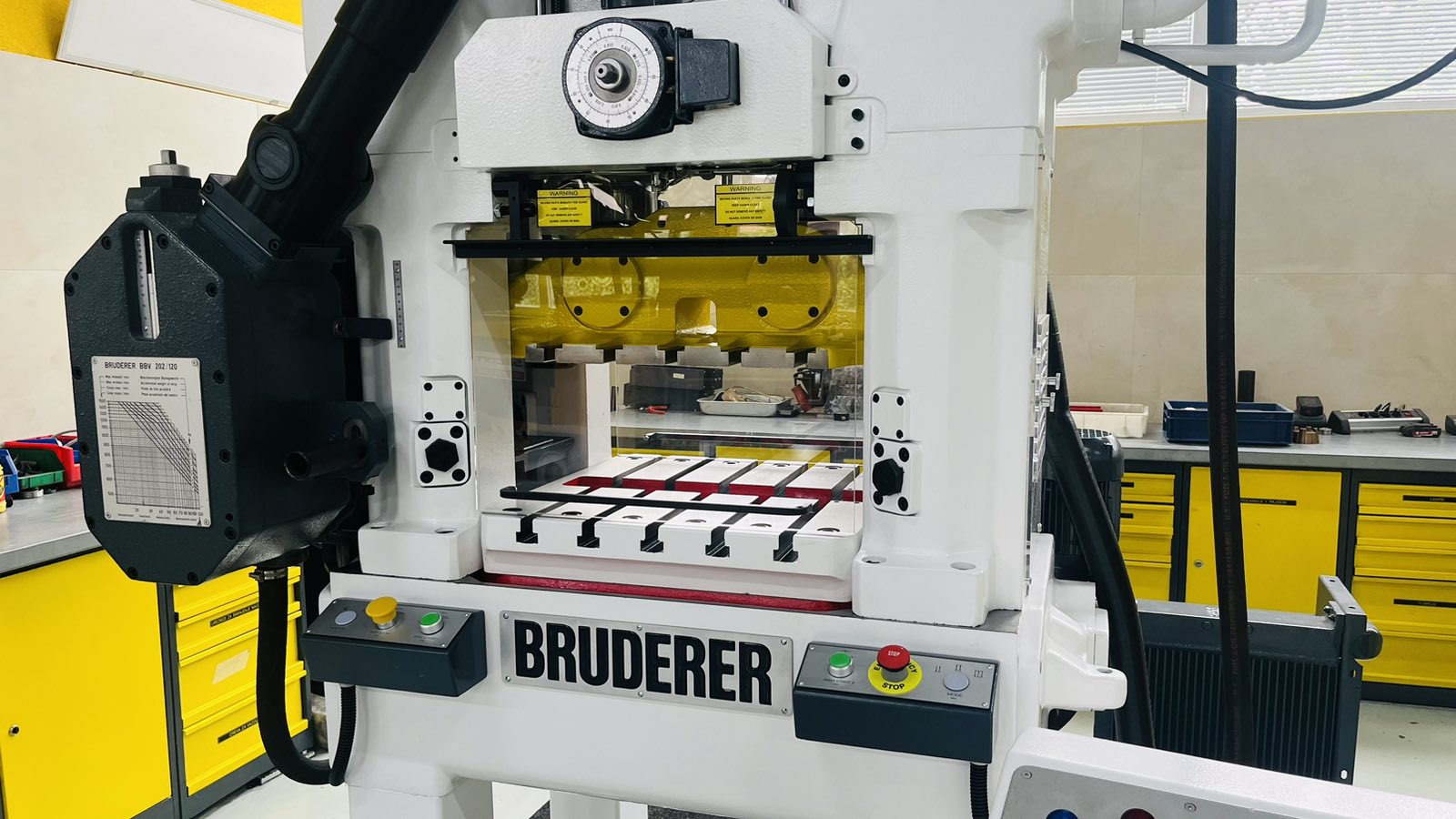 Presse à estamper BRUDERER BSTA 25