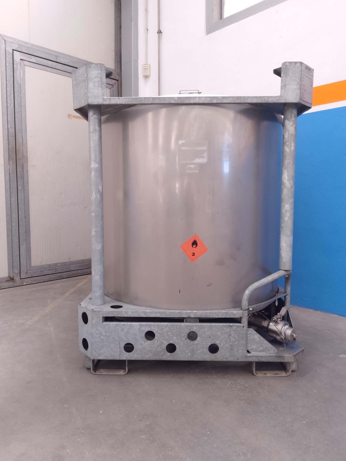 AZZINI MOD. 1000 LT - Réservoir avec palette d'occasion