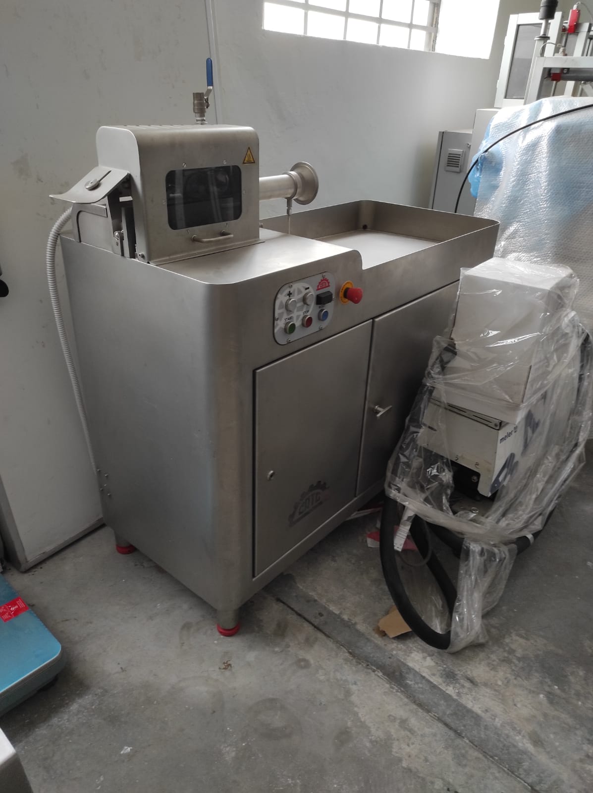Machine à dépiauter CATO 4 KW