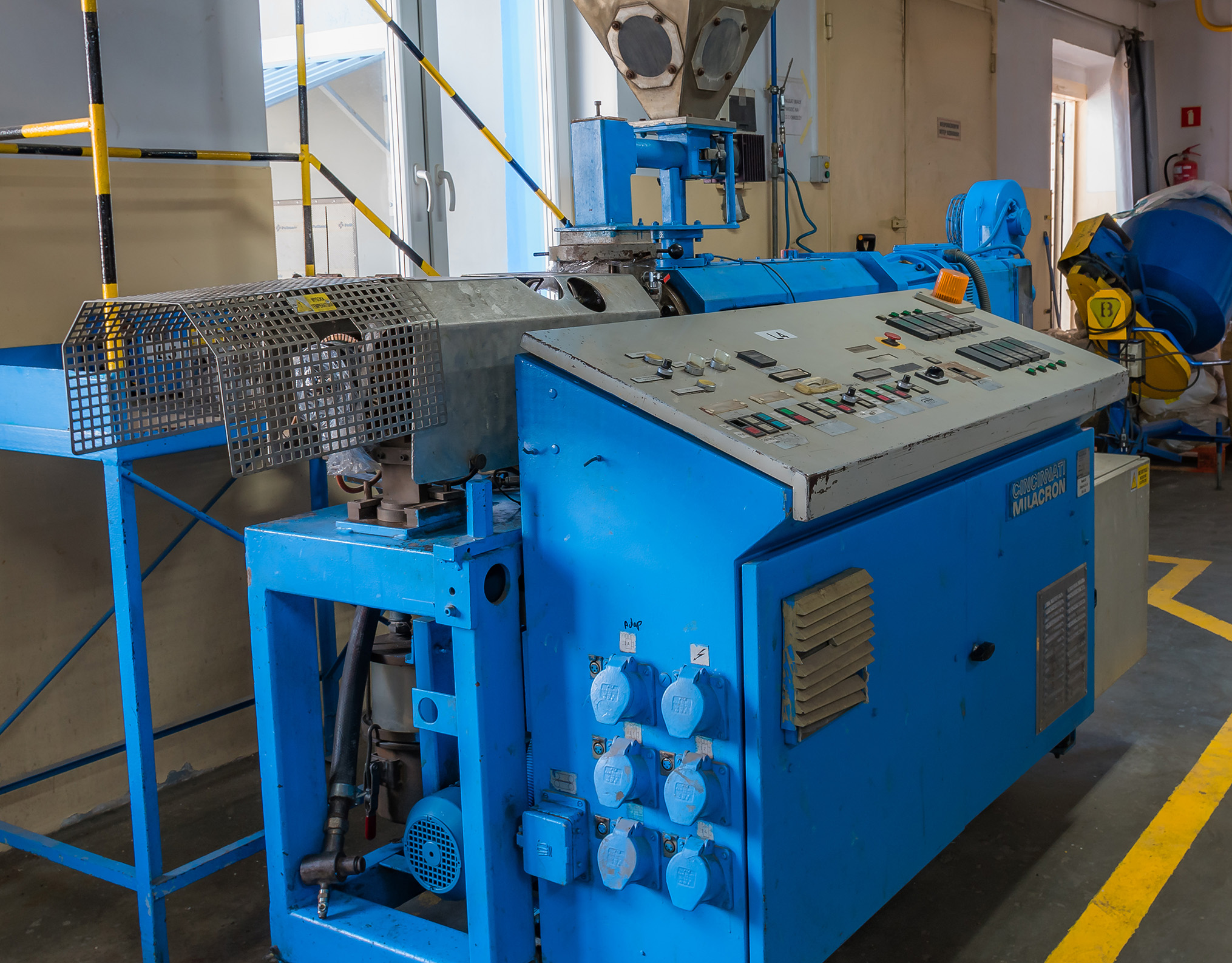 Extrudeuse bivis CINCINNATI MILACRON CMT35