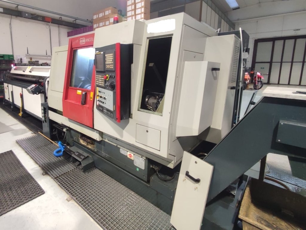 Tour CNC avec ravitailleur de barres AVM ANGELINI Oscar d'occasion