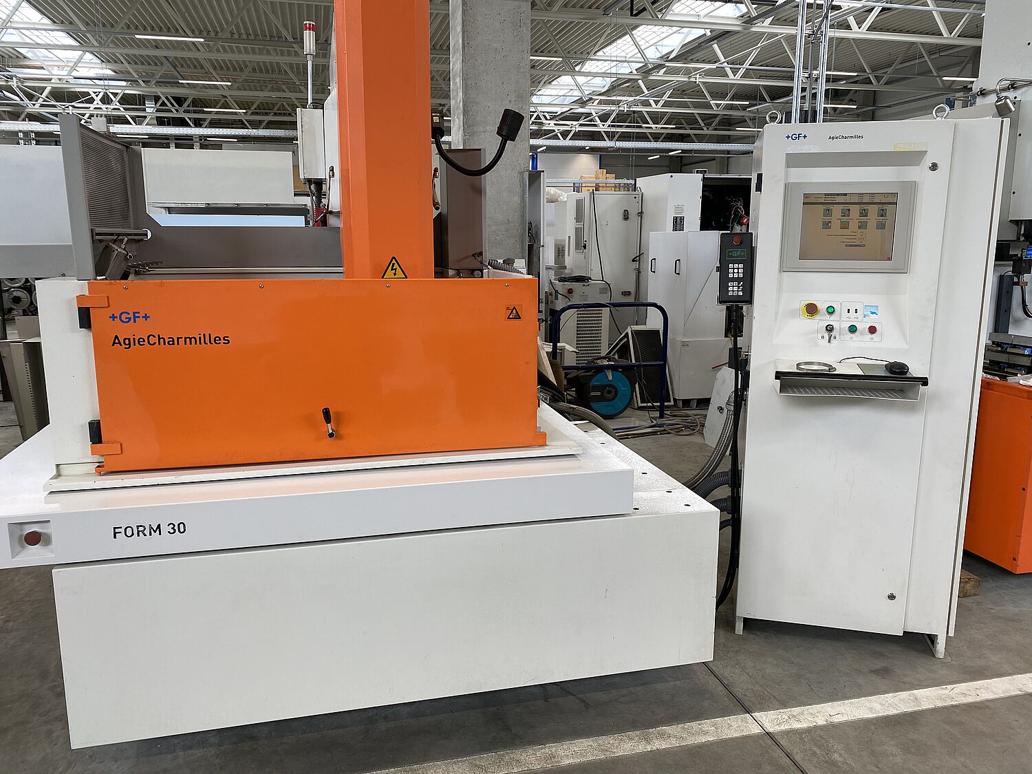 Machine d'électro-érosion par enfonçage AGIE CHARMILLES FORM 30 d'occasion