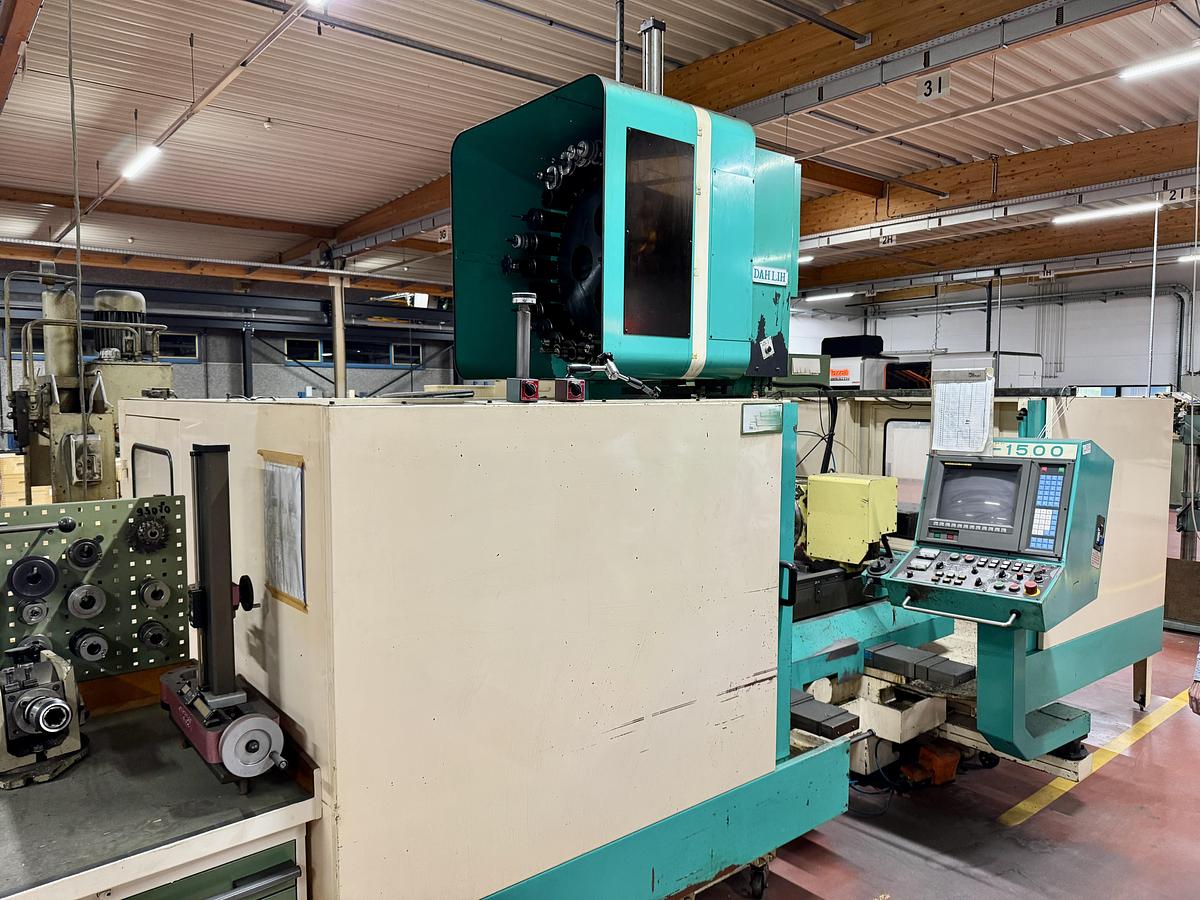 Centre d'usinage vertical DAH LIH DL-MCV1500 d'occasion