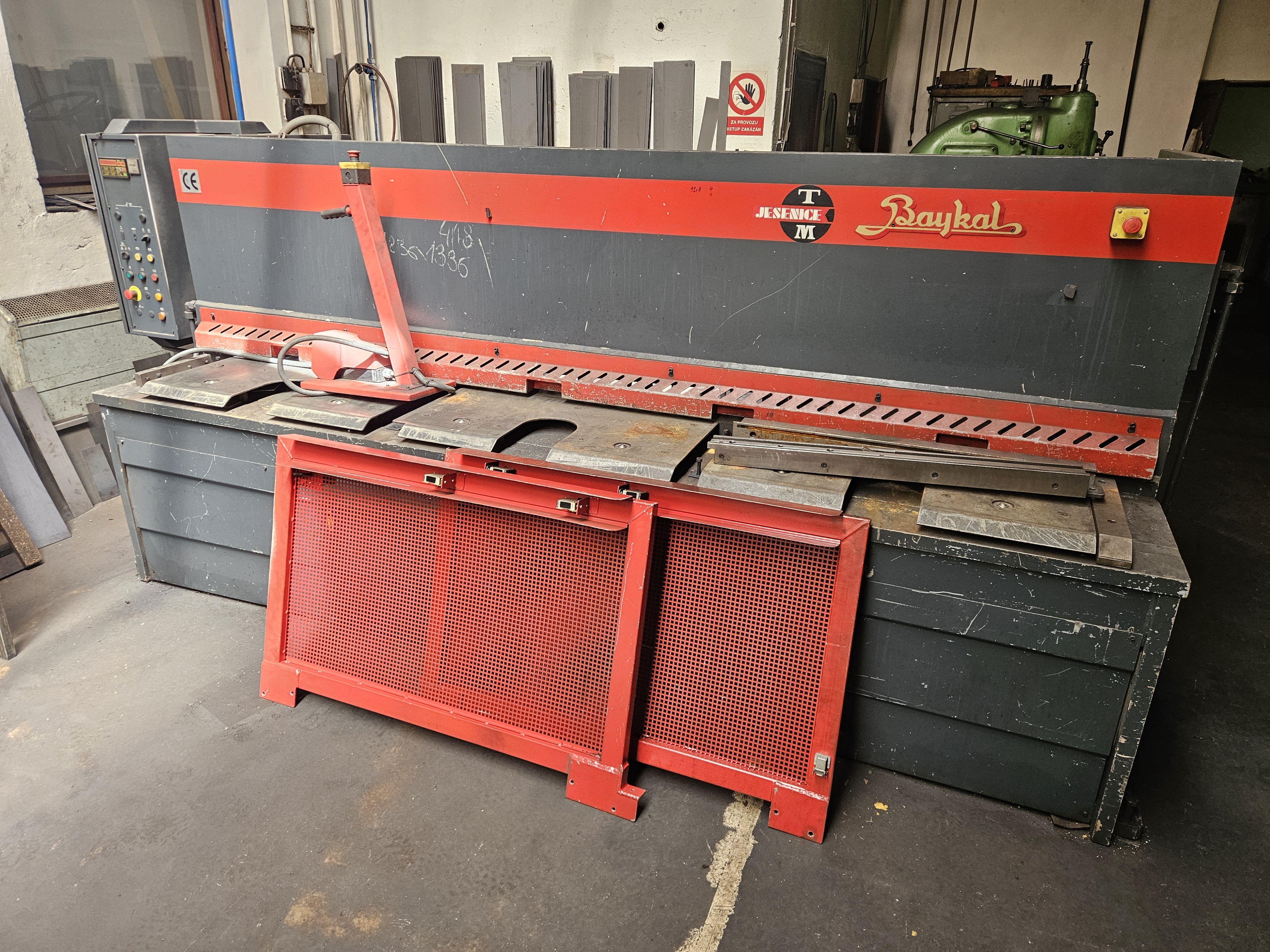 Cisaille guillotine hydraulique BAYKAL HGL 3100/8