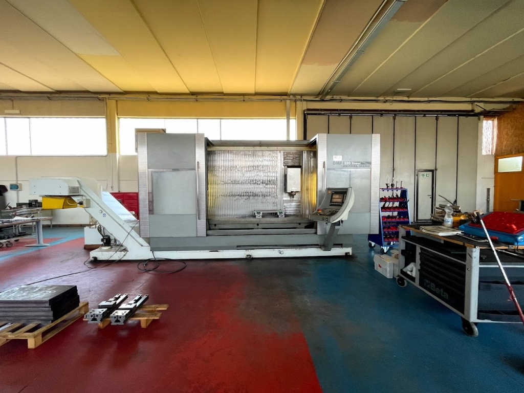 Centre d'usinage à montant mobile DECKEL MAHO DMF 220 Linear d'occasion