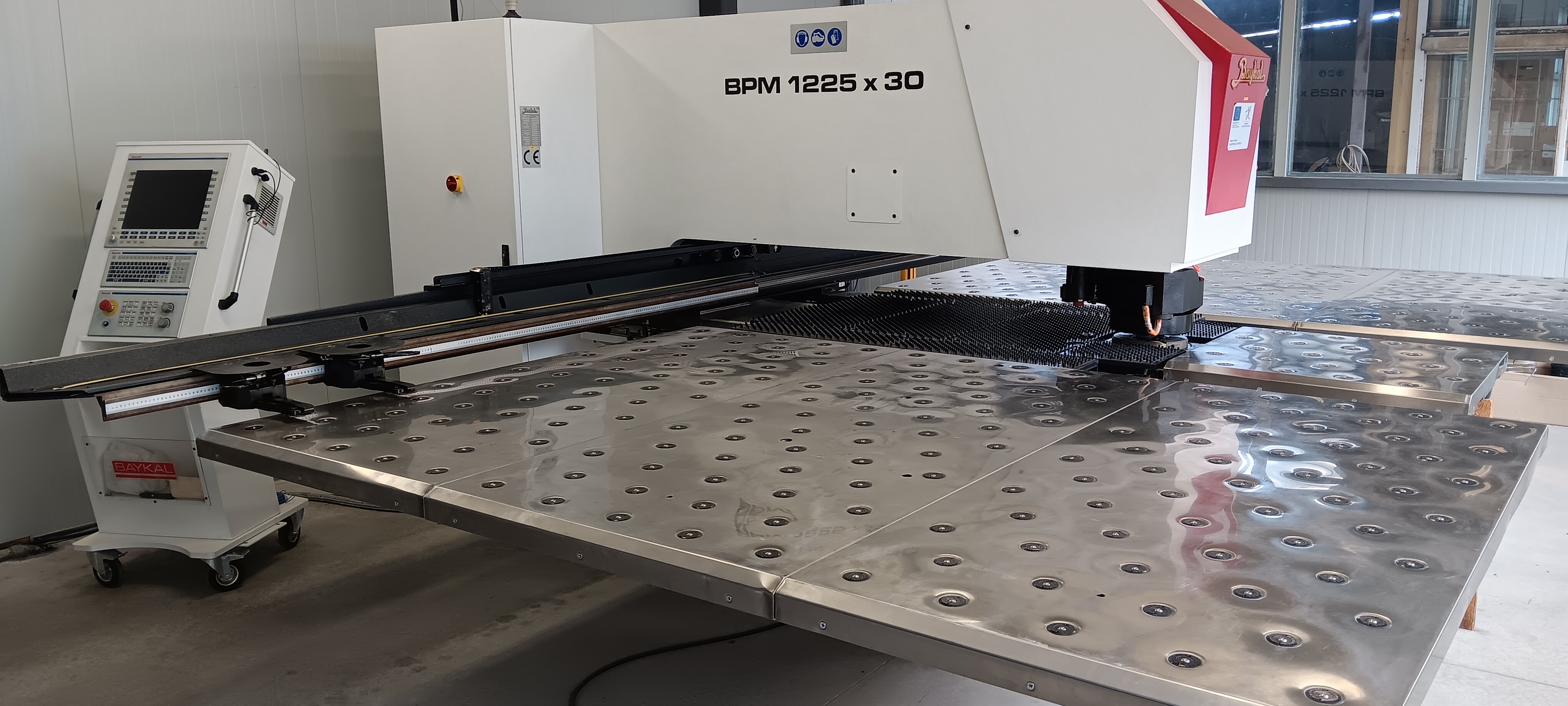Poinçonneuse à cnc Baykal BPM 1225x30 Bonne affaire
