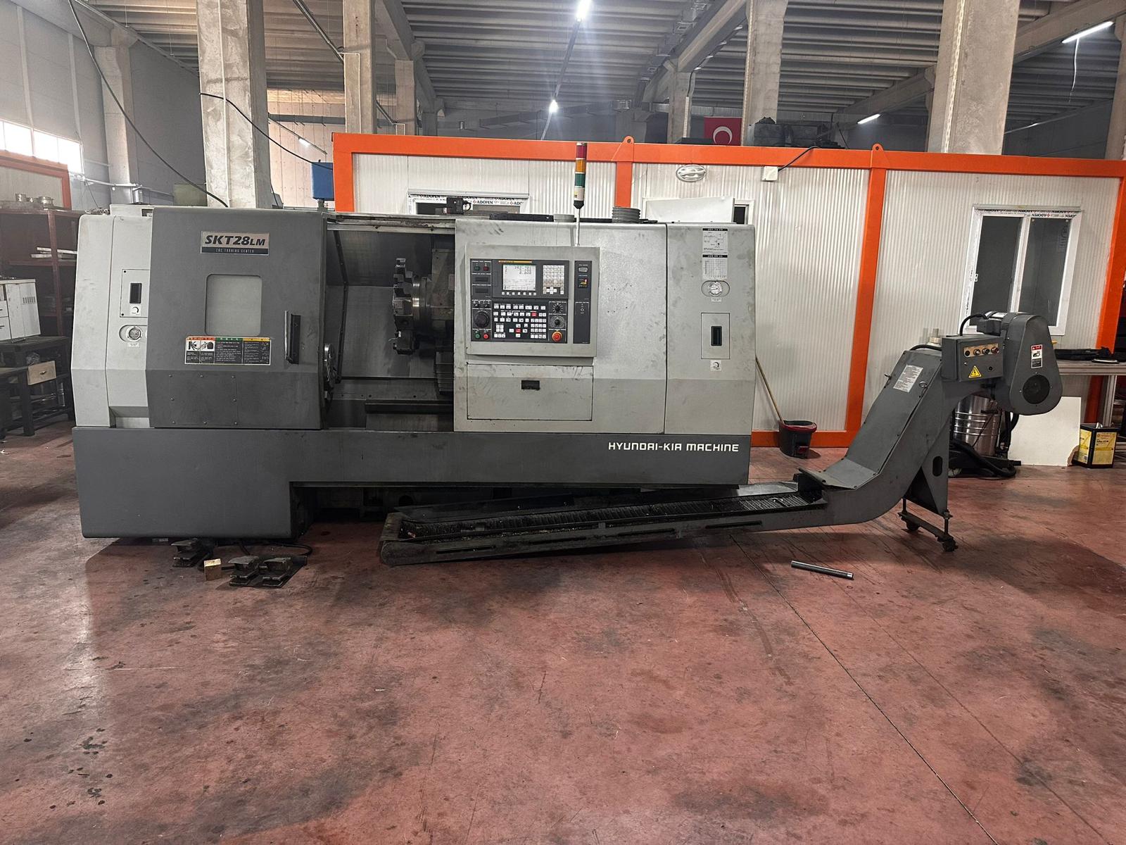 Tour cnc Hyundai SKT28LM