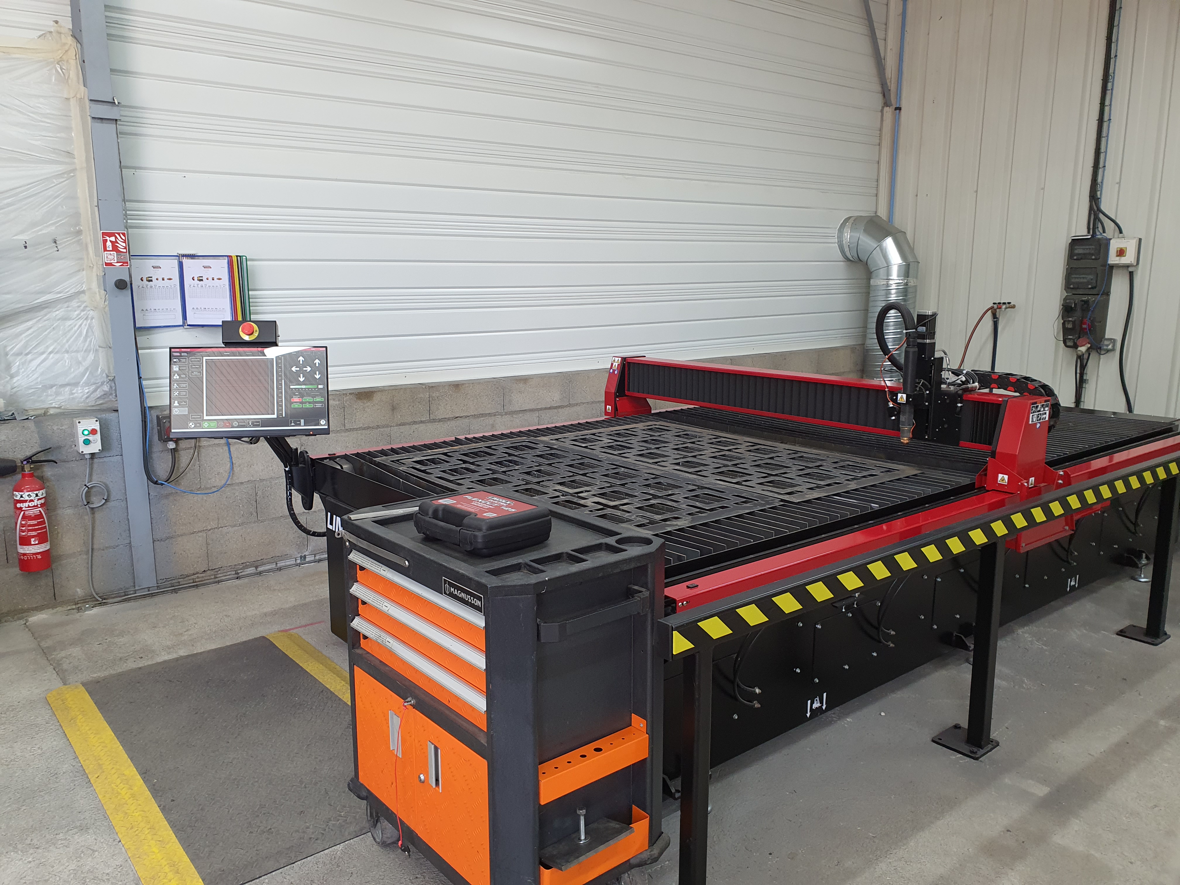 Machine de découpe plasma Lincoln Electric LINC-CUT S1530d à air comprimé et table aspirante