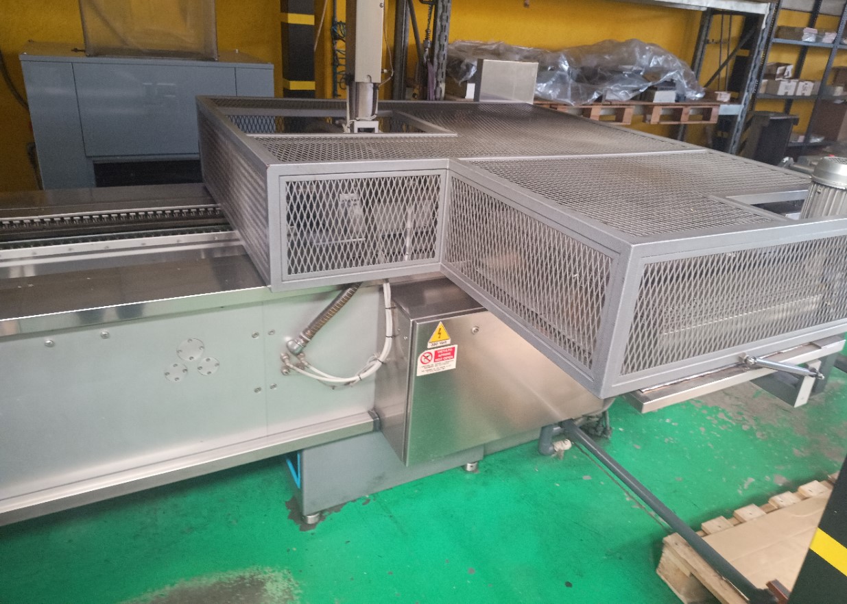 Ligne de formage remplissage operculage ILPRA Formpack