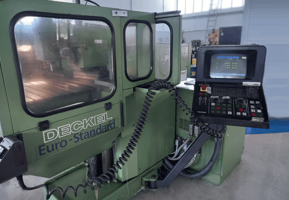 Centre d'usinage vertical Deckel FP4A-2821
