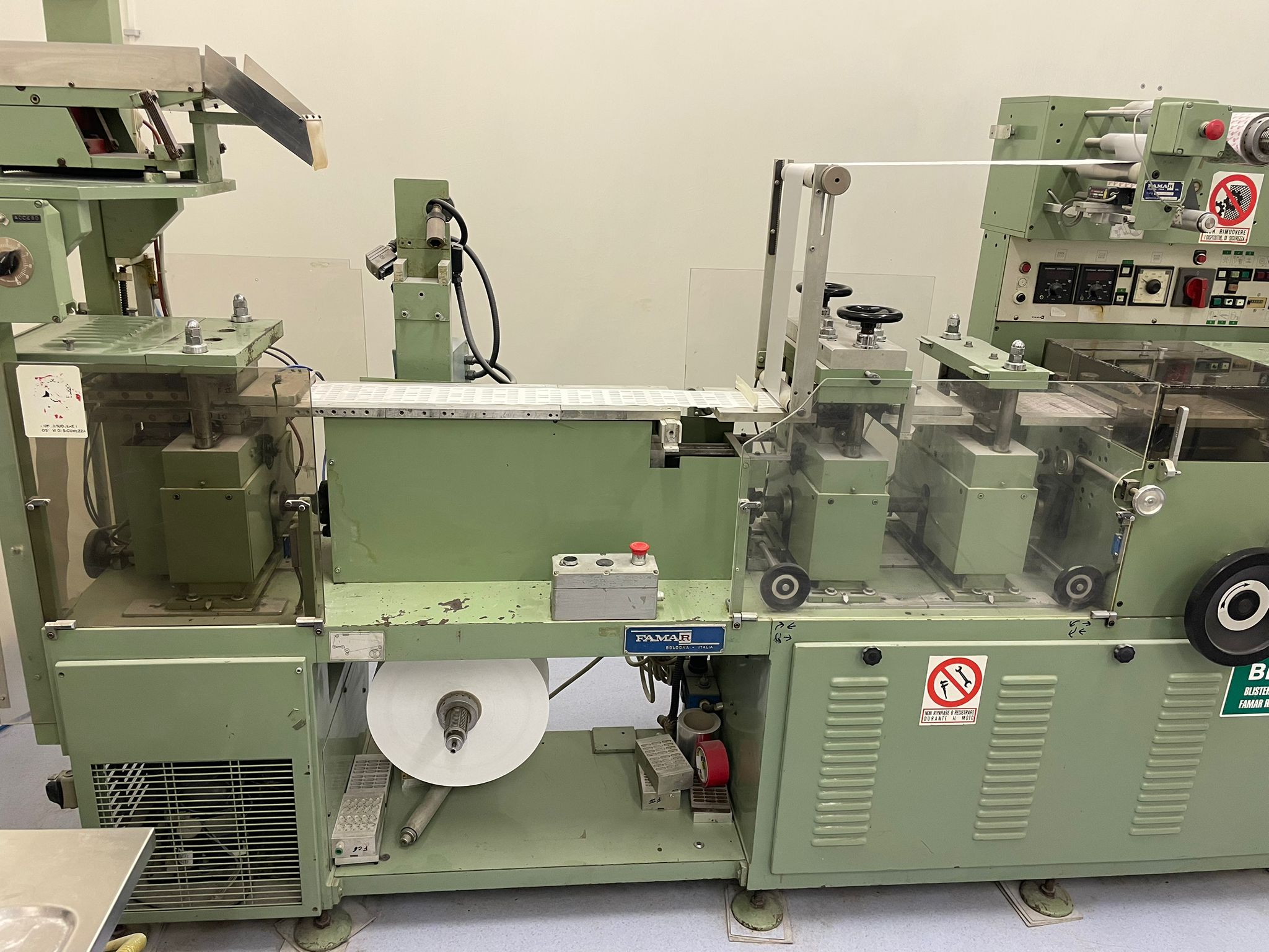 Ligne de formage remplissage operculage FAMAR RM 150